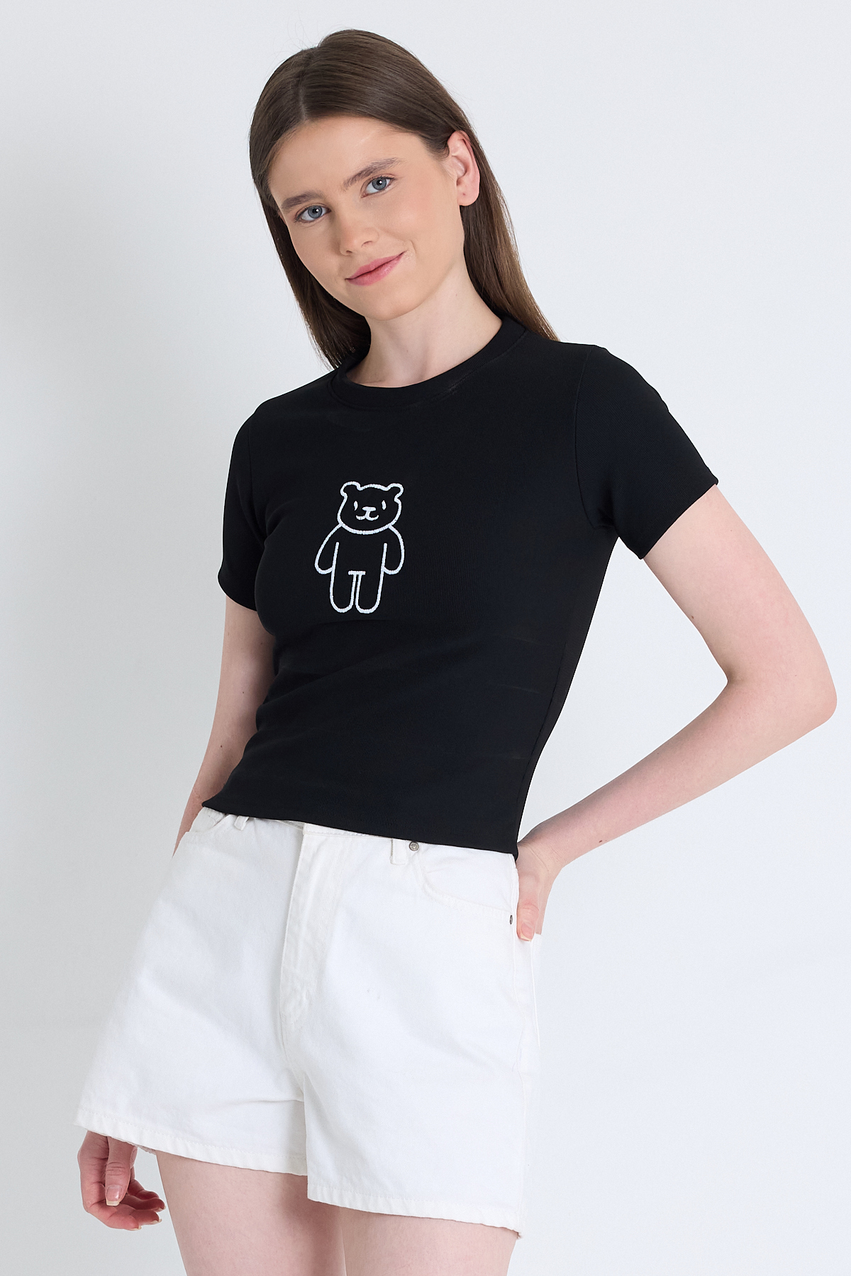 Siyah Ayıcık İşlemeli Slim Fit Crop Tişört 2217 - 1