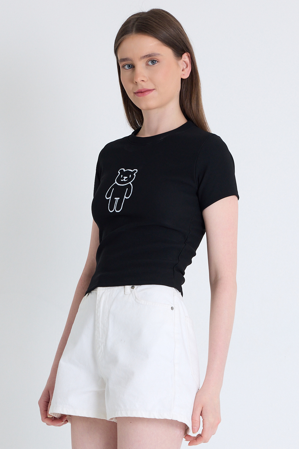 Siyah Ayıcık İşlemeli Slim Fit Crop Tişört 2217 - 2