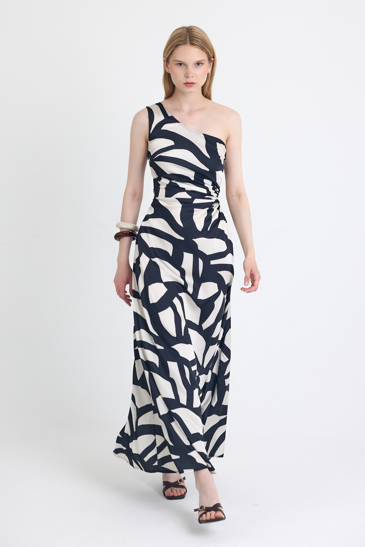 Siyah-Bej Tek Omuz Desenli Maxi Elbise 231660 - RAYS