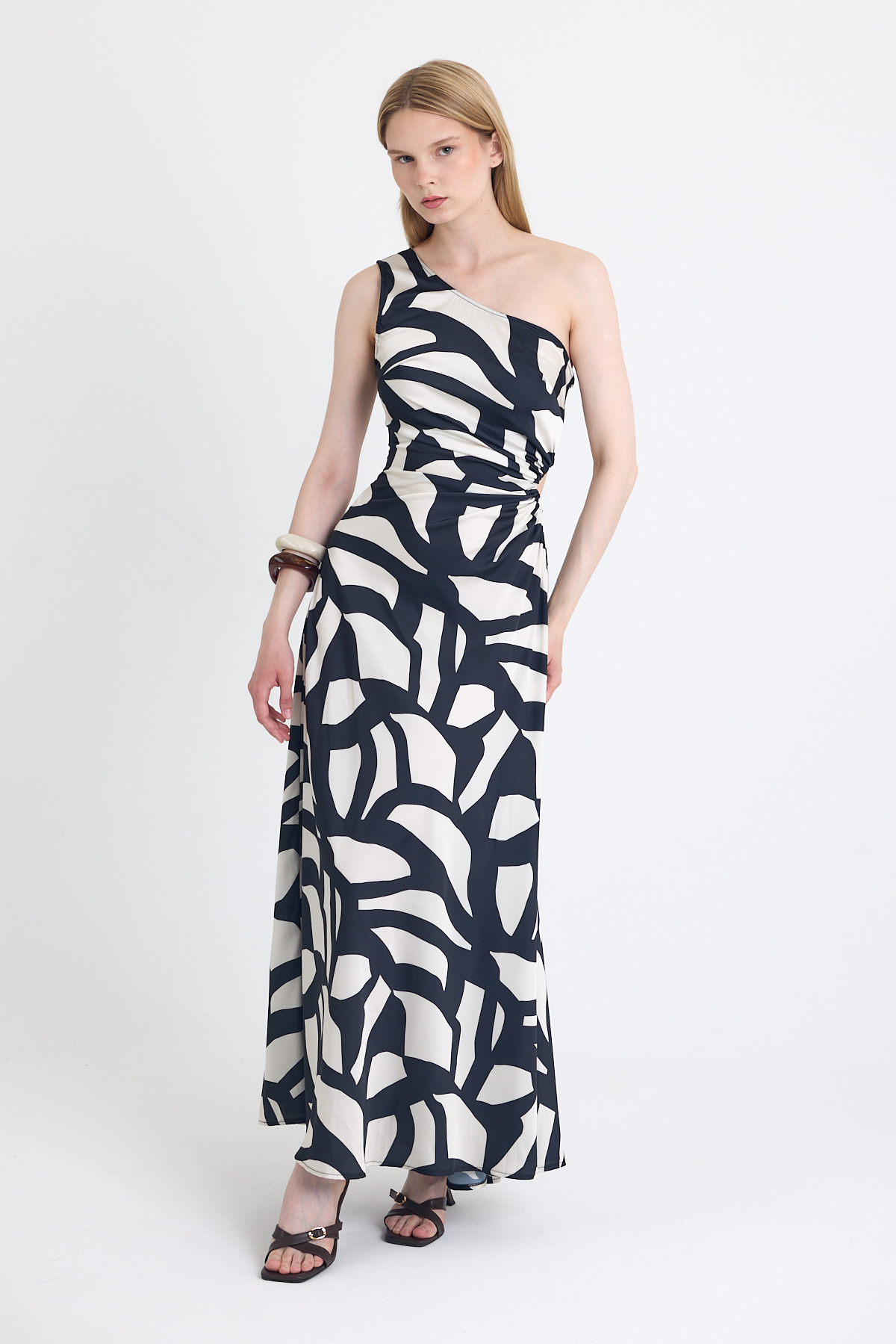 Siyah-Bej Tek Omuz Desenli Maxi Elbise 231660 - RAYS