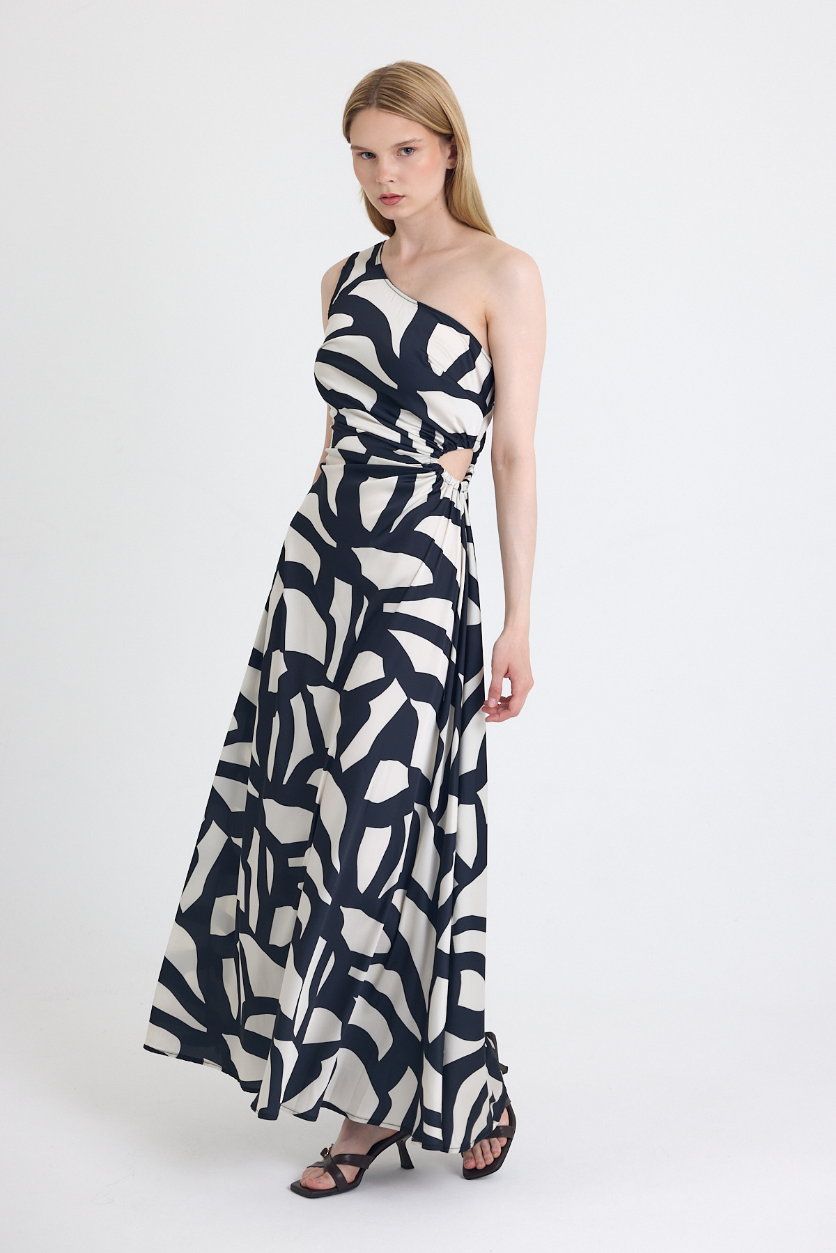 Siyah-Bej Tek Omuz Desenli Maxi Elbise 231660 - 6