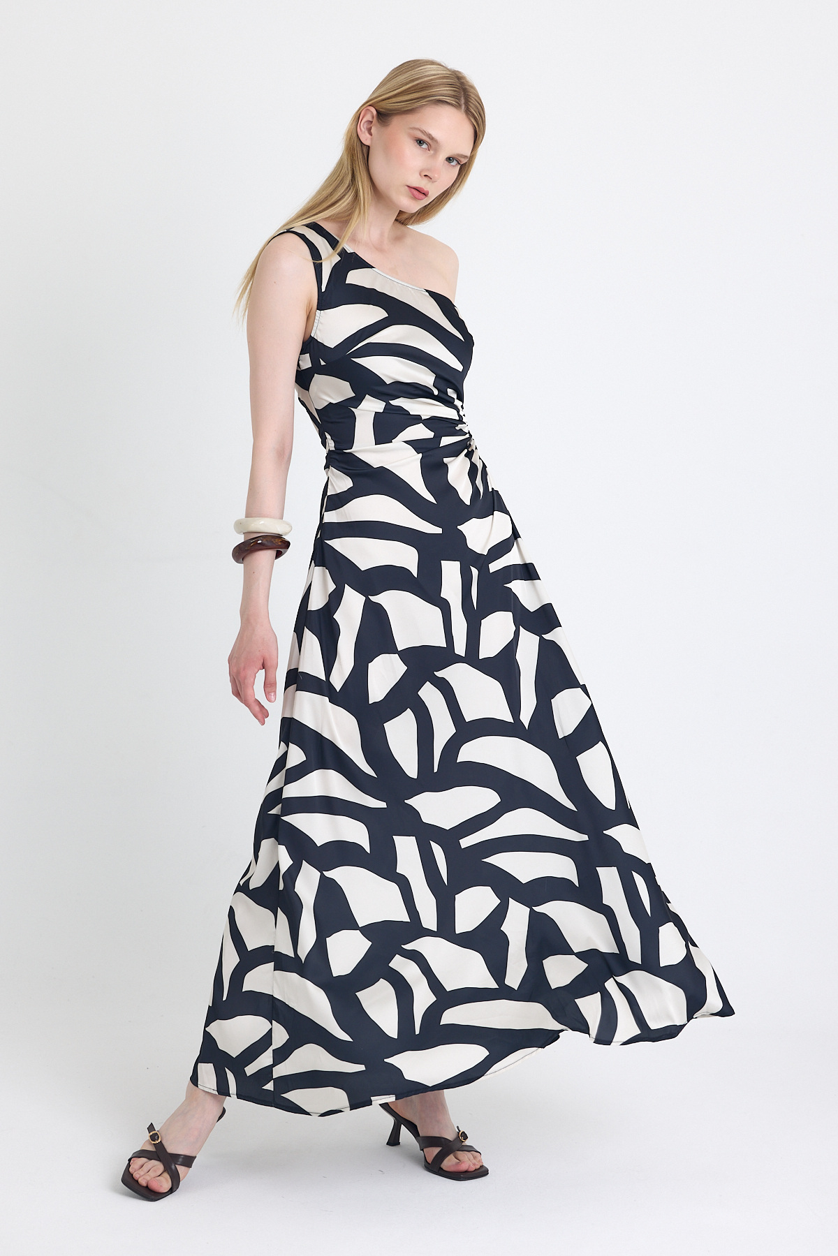 Siyah-Bej Tek Omuz Desenli Maxi Elbise 231660 - 7