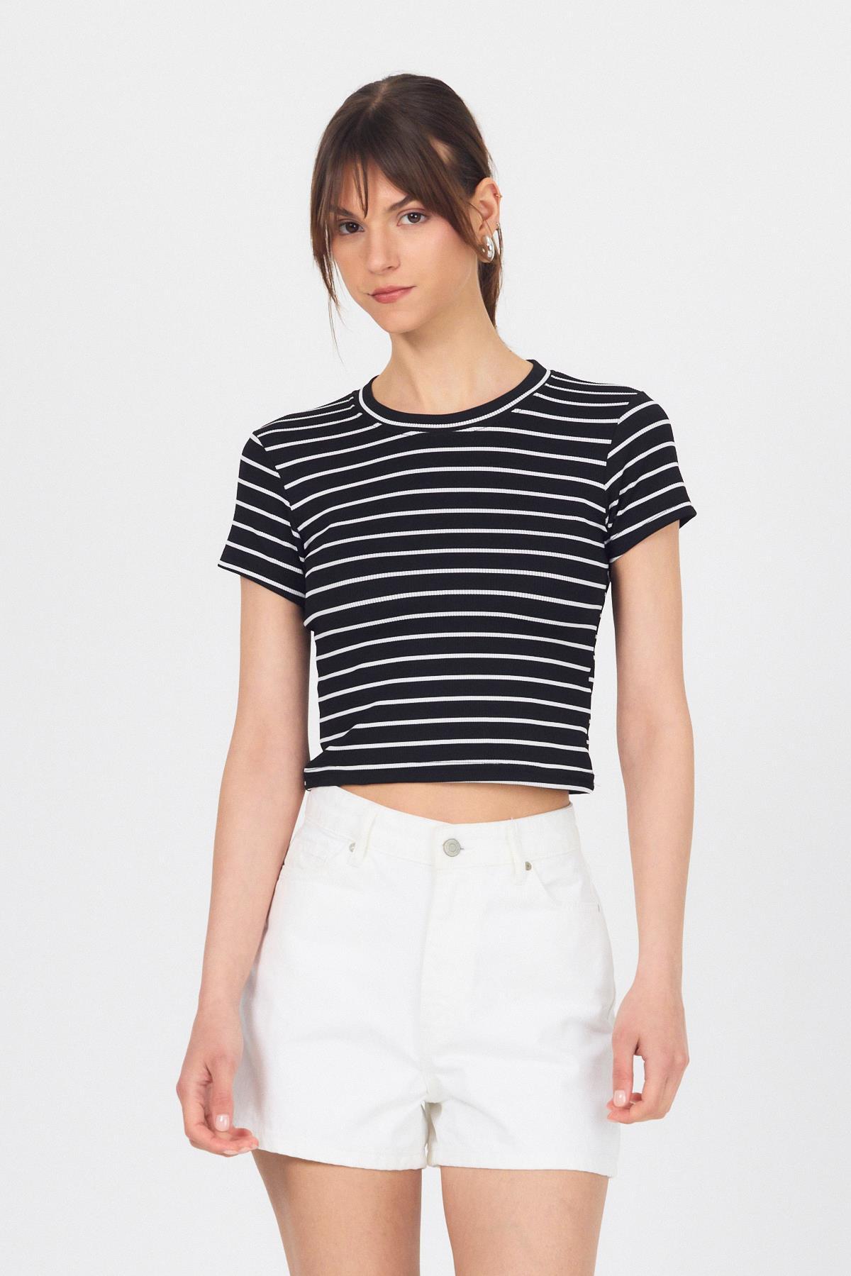 Siyah Bisiklet Yaka Çizgili Crop Tişört 2147 - 6