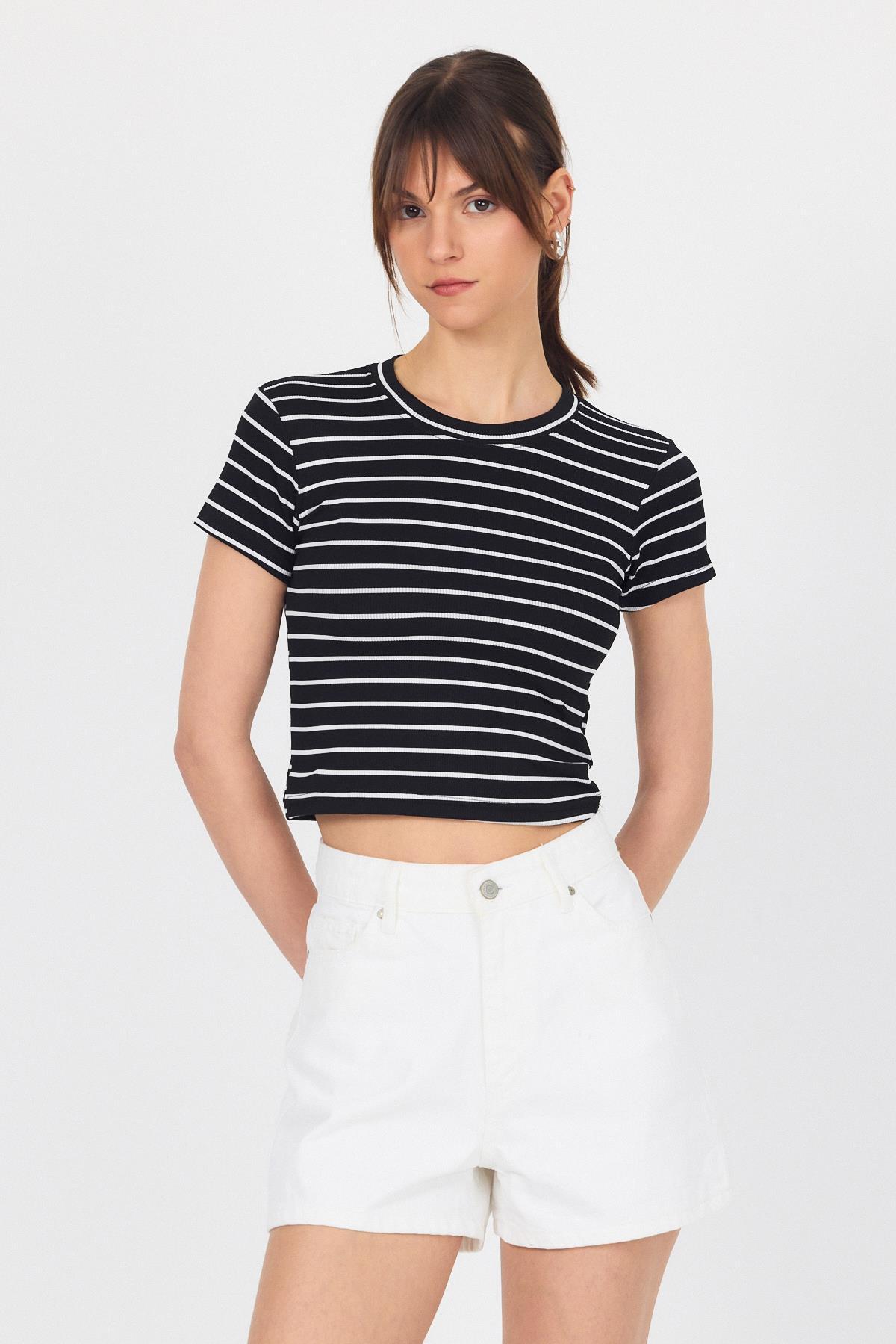 Siyah Bisiklet Yaka Çizgili Crop Tişört 2147 - 3