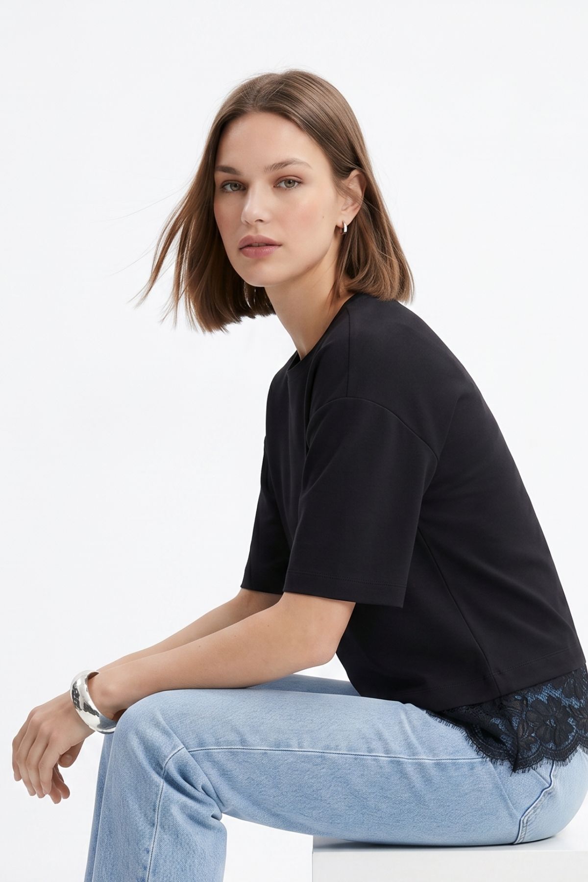 Siyah Bisiklet Yaka Dantel Detaylı Tişört 0463 - RAYS