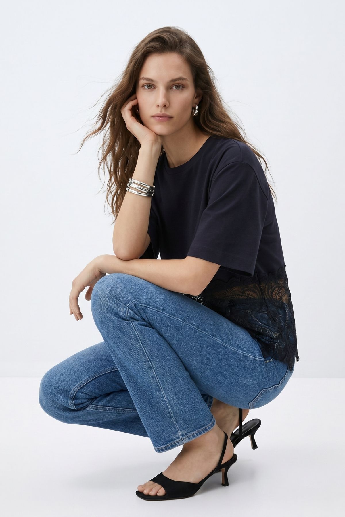 Siyah Bisiklet Yaka Etek Dantel Detaylı Tişört 07 - RAYS