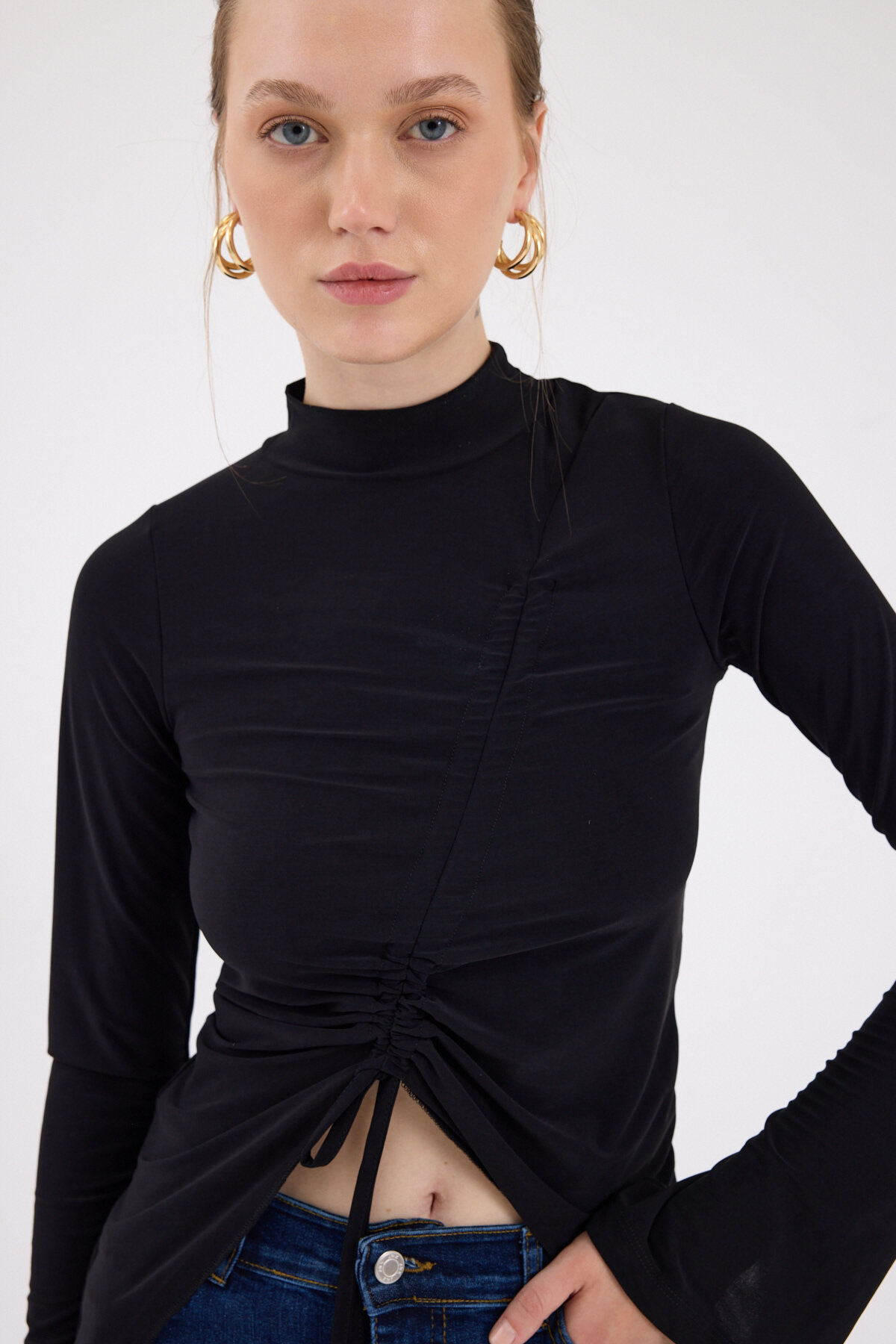 Siyah Büzgü Detaylı Balıkçı Yaka Bluz 2458 - 4