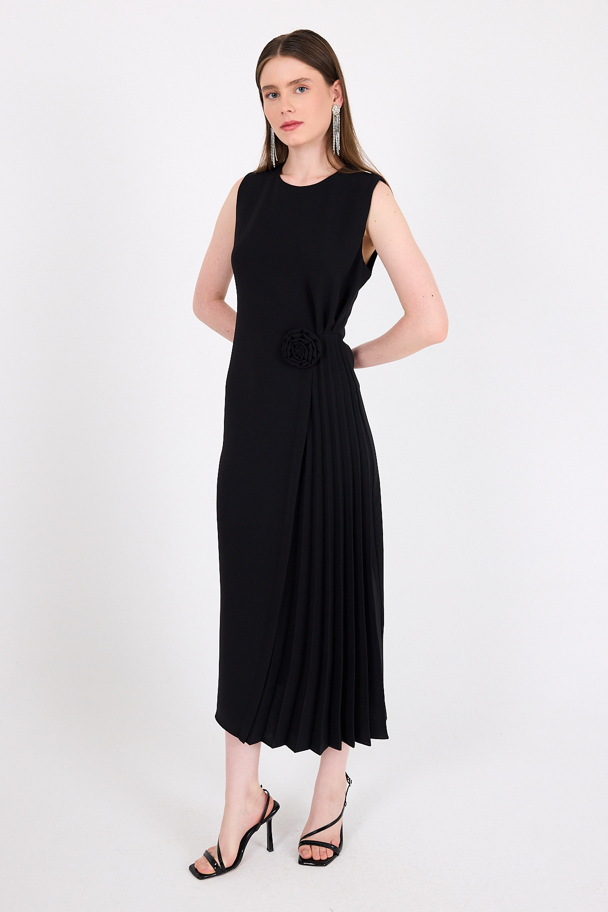 Siyah Çiçek Detaylı Pliseli Midi Abiye Elbise 251671 