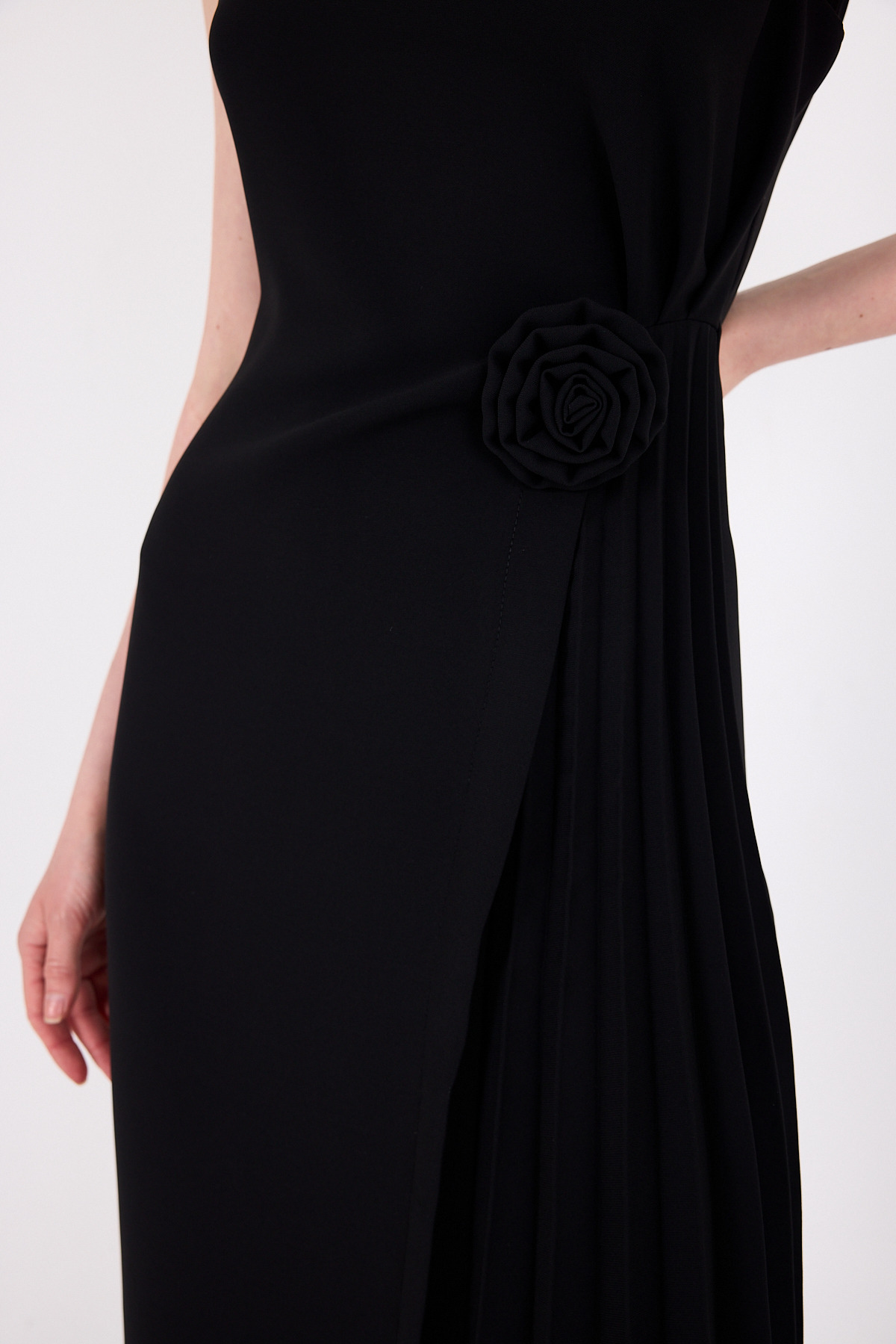 Siyah Çiçek Detaylı Pliseli Midi Abiye Elbise 251671 - 4