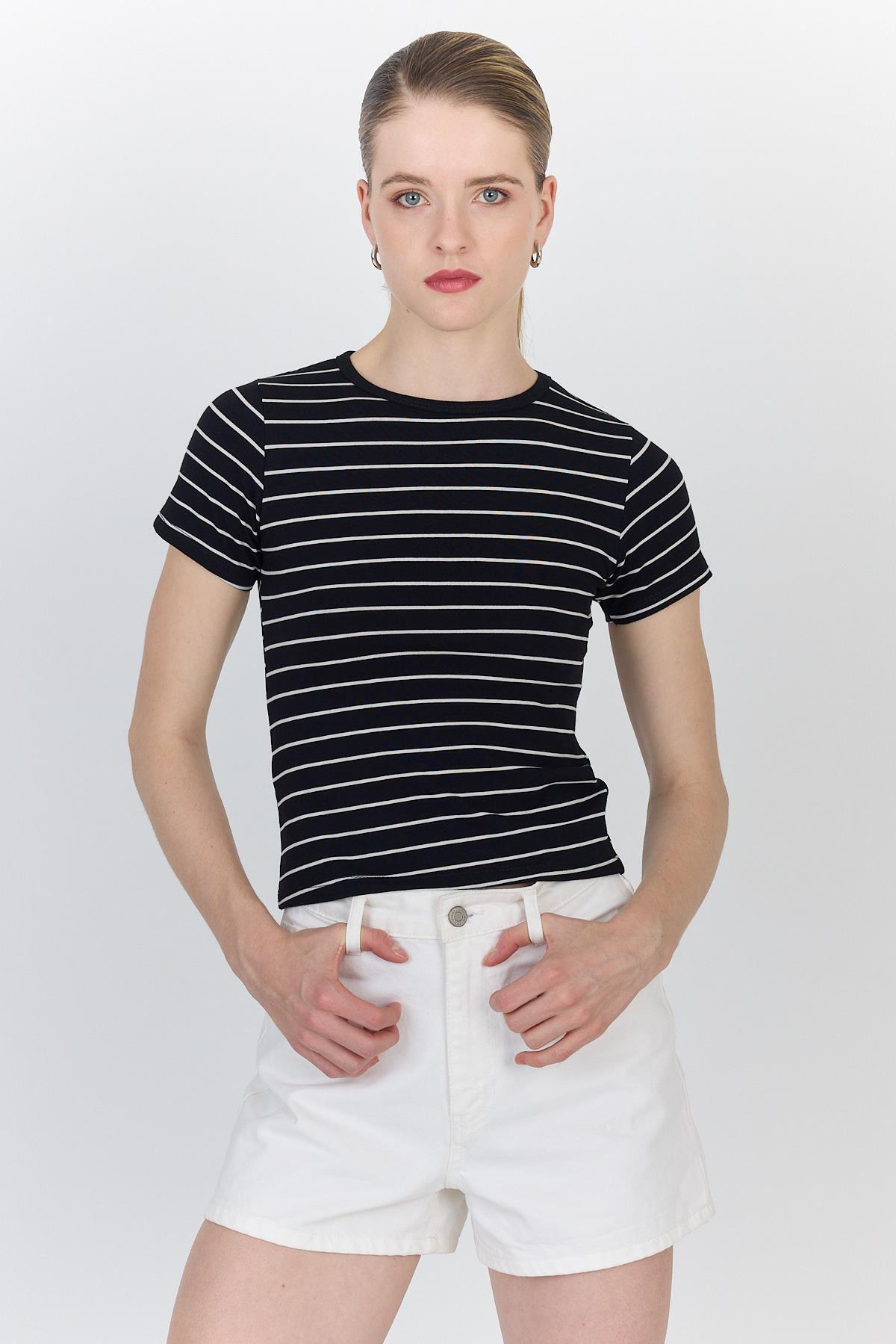 Siyah Çizgili Pamuklu Crop Tişört 4014 - 1