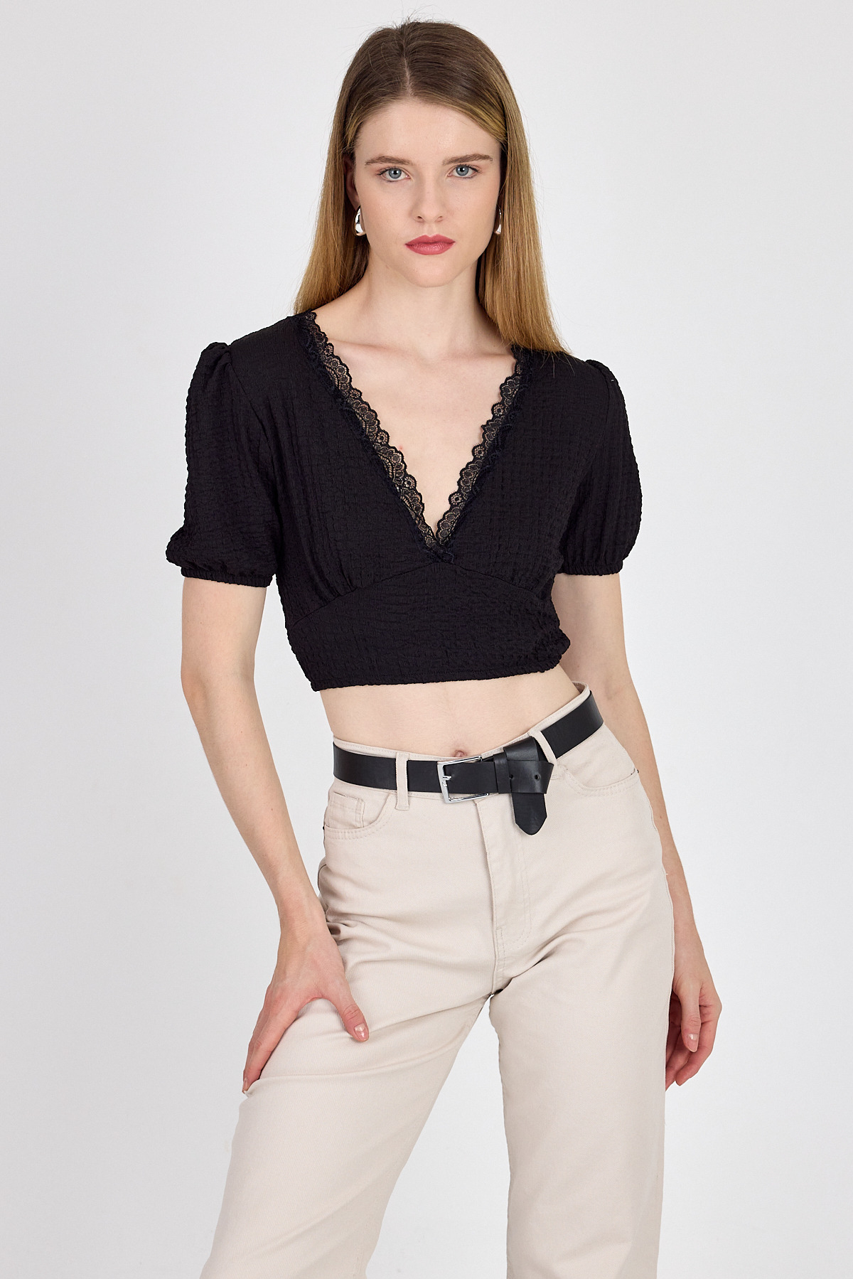 Siyah Dantel Detaylı Bürümcük Kumaş Crop Bluz 2231 - 2