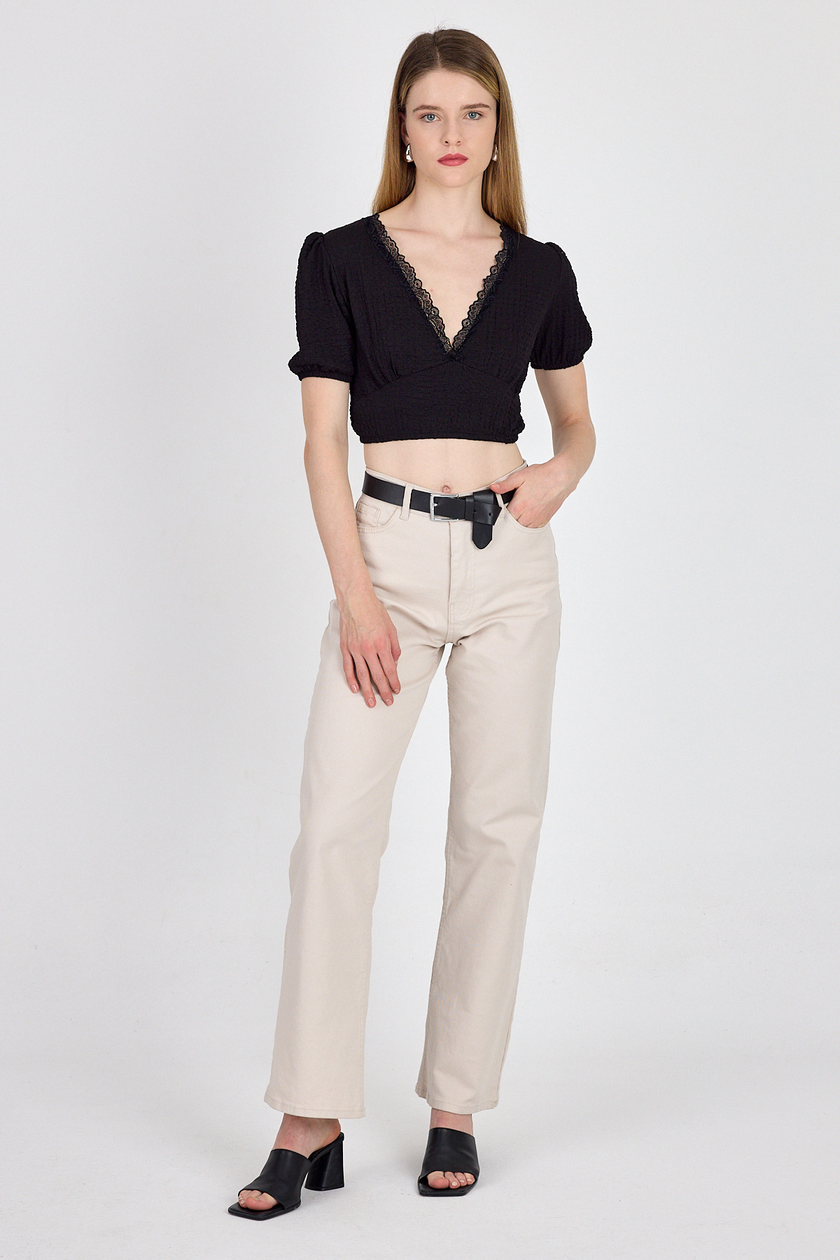 Siyah Dantel Detaylı Bürümcük Kumaş Crop Bluz 2231 - RAYS