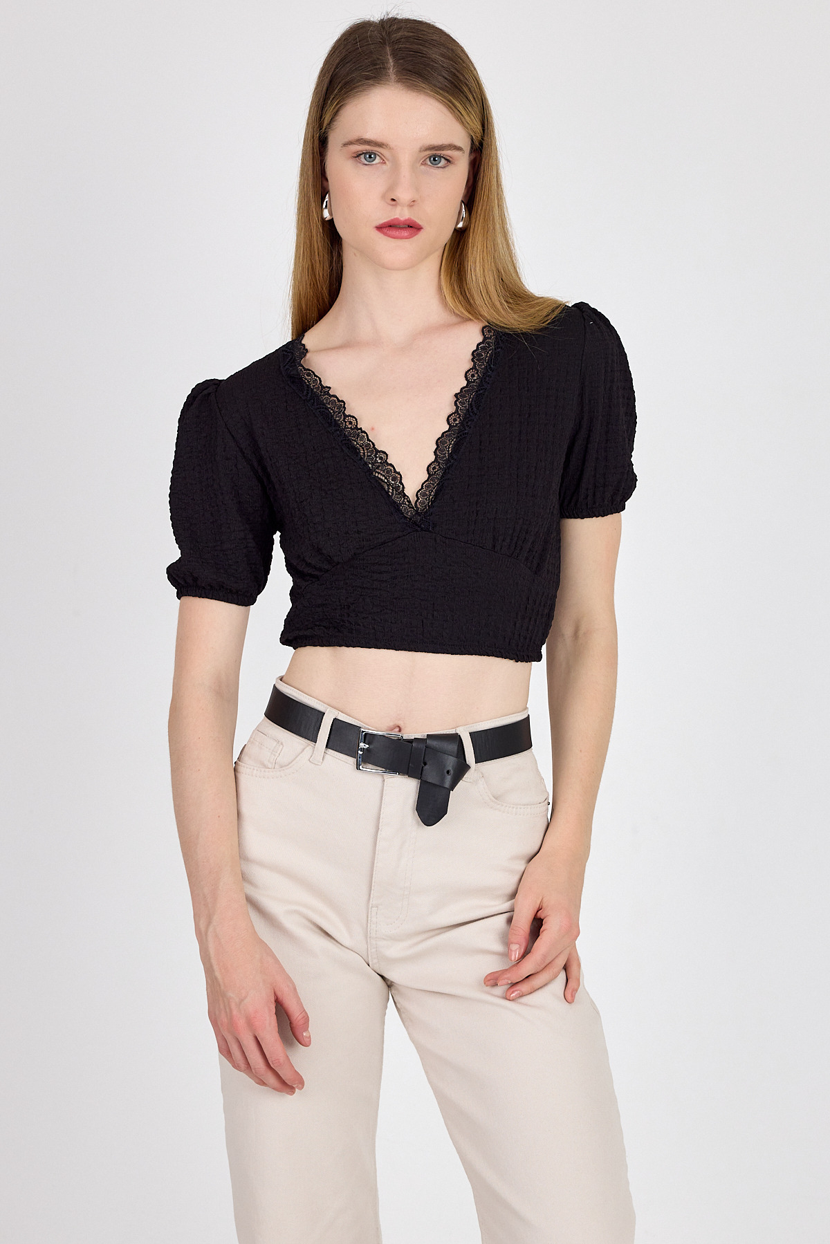 Siyah Dantel Detaylı Bürümcük Kumaş Crop Bluz 2231 - 6