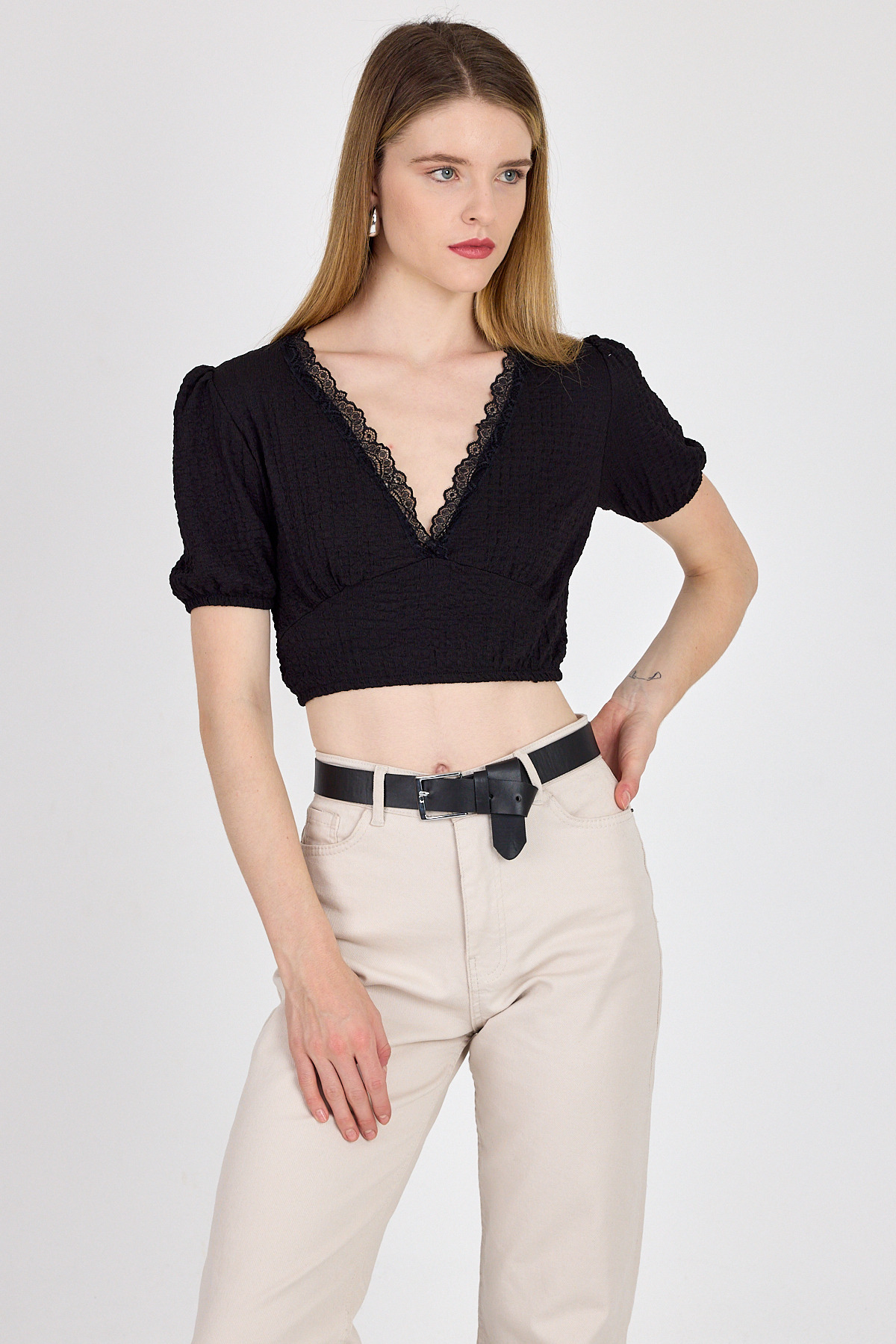 Siyah Dantel Detaylı Bürümcük Kumaş Crop Bluz 2231 - 7