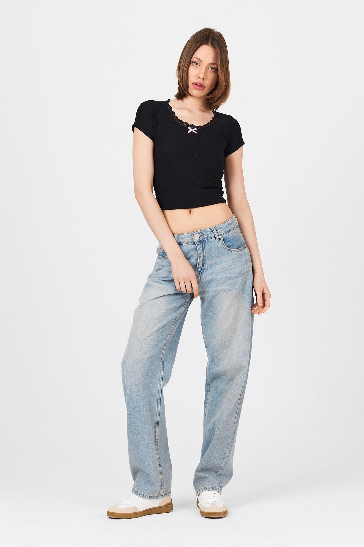 Siyah Dantel Yaka Fiyonk Detaylı Crop Tişört 2207 - 3