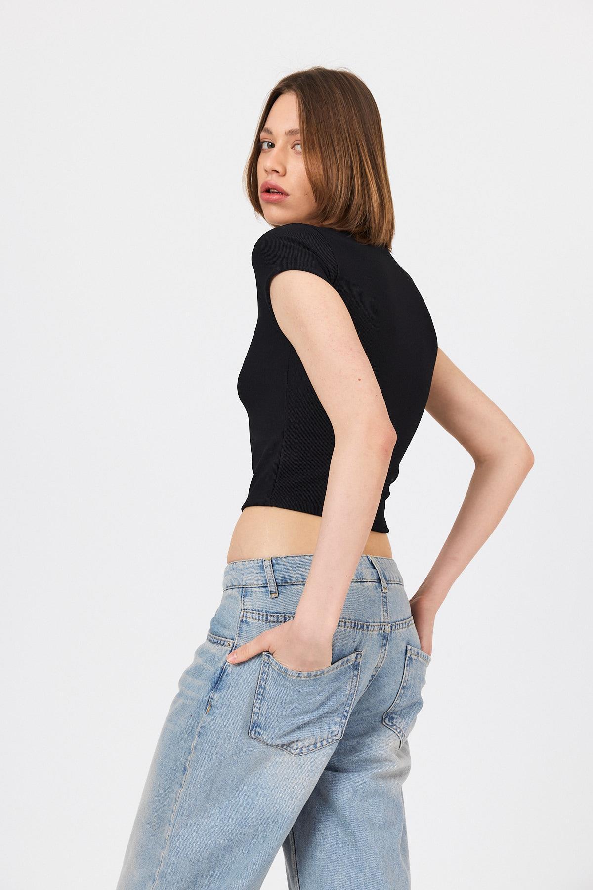 Siyah Dantel Yaka Fiyonk Detaylı Crop Tişört 2207 - 6