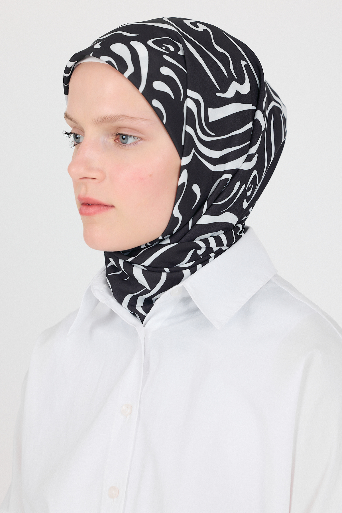 Siyah Desenli Eşarp 5694 - RAYS (1)