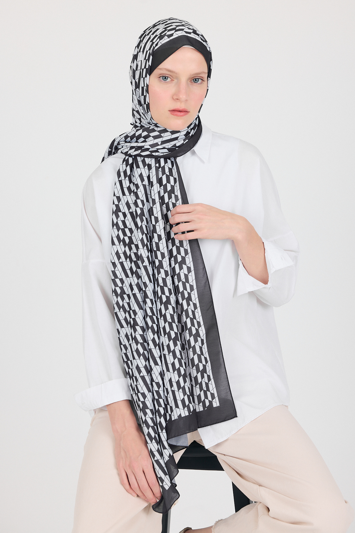 Siyah Desenli Şal 4015 - RAYS