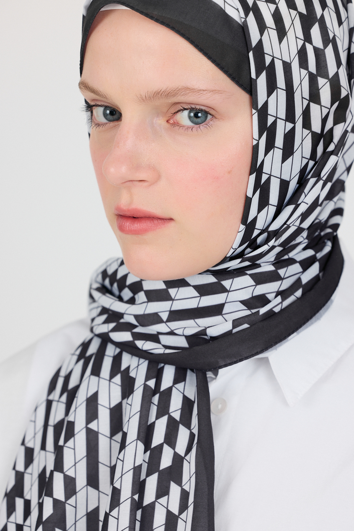 Siyah Desenli Şal 4015 - RAYS