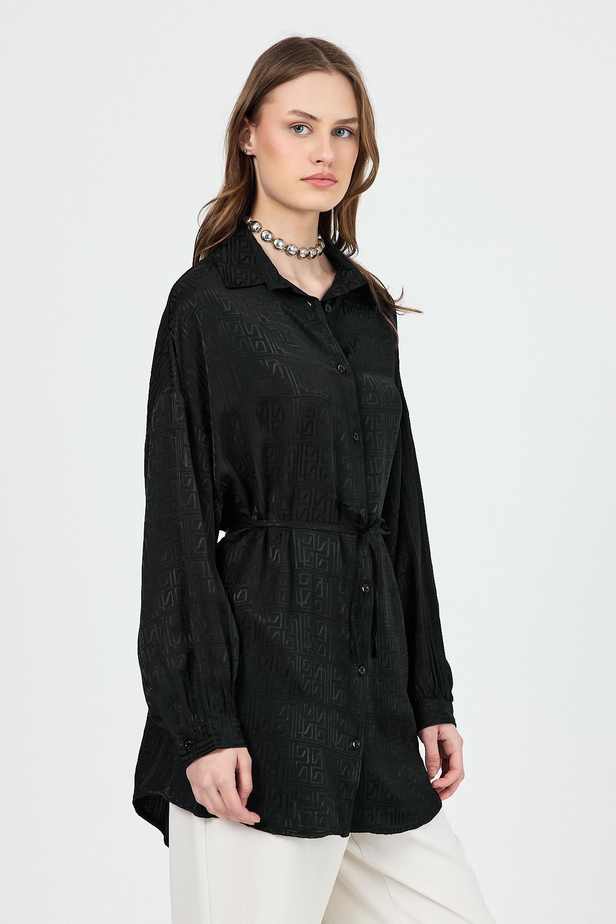 Siyah Desenli Saten Görünümlü İp Bağlama Detaylı Gömlek 4293A 