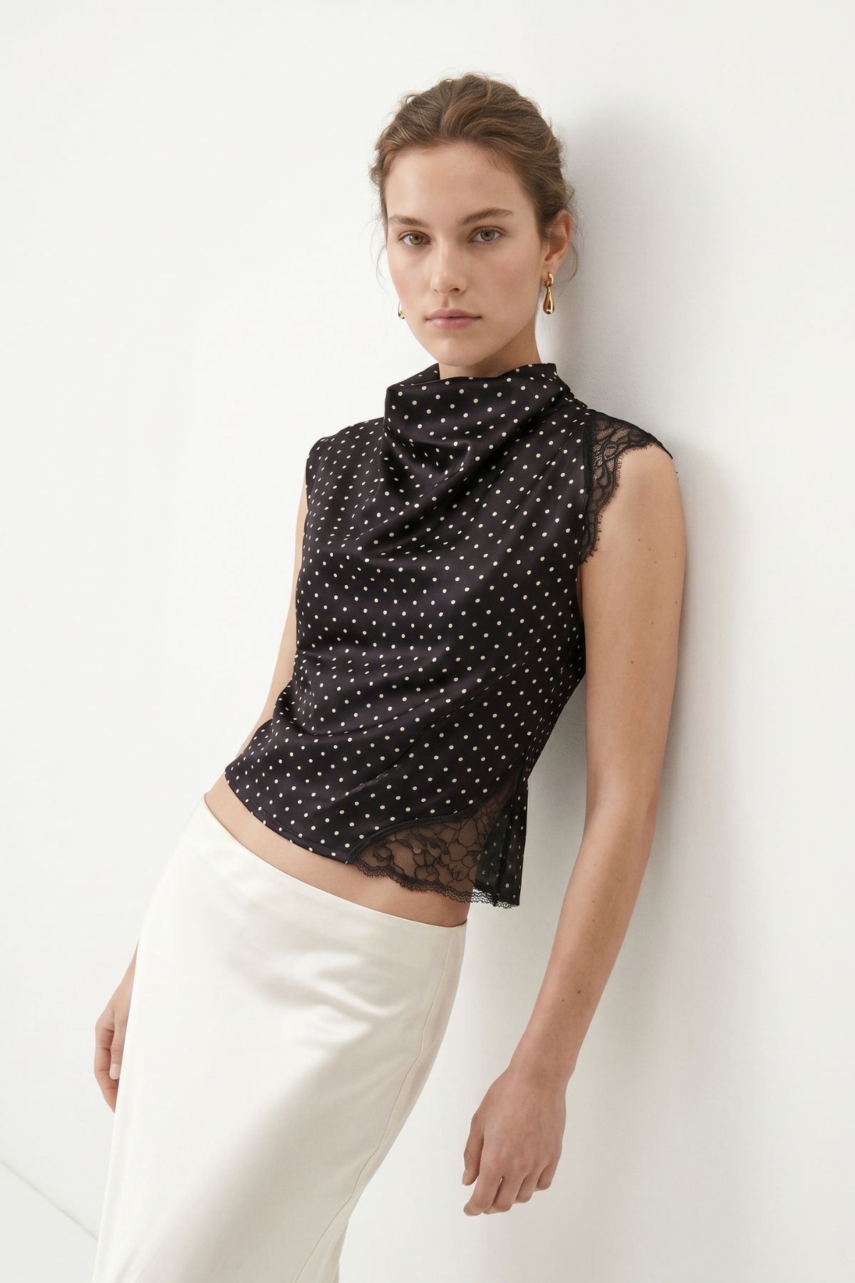 Siyah Dik Yaka Dantelli Puantiyeli Bluz 252208 - RAYS