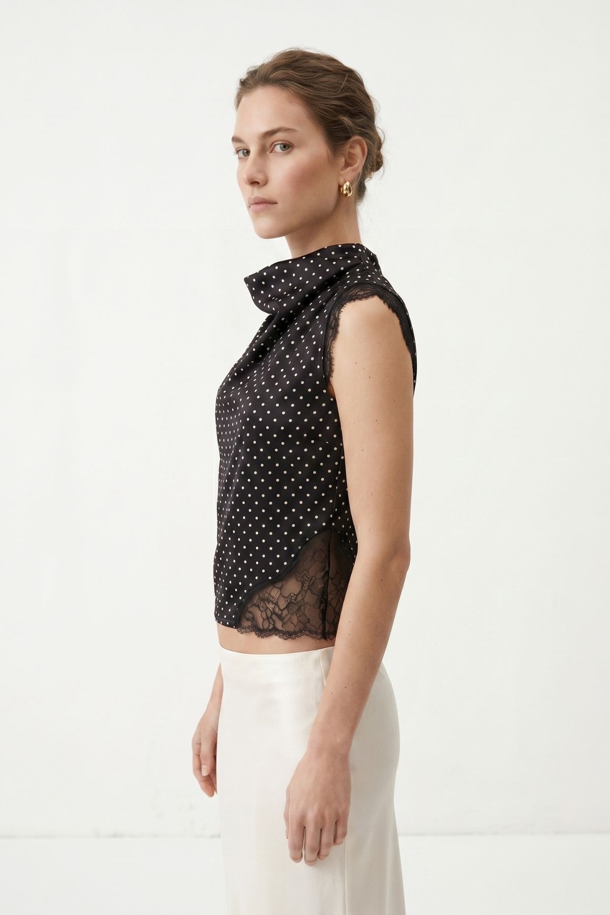 Siyah Dik Yaka Dantelli Puantiyeli Bluz 252208 - RAYS