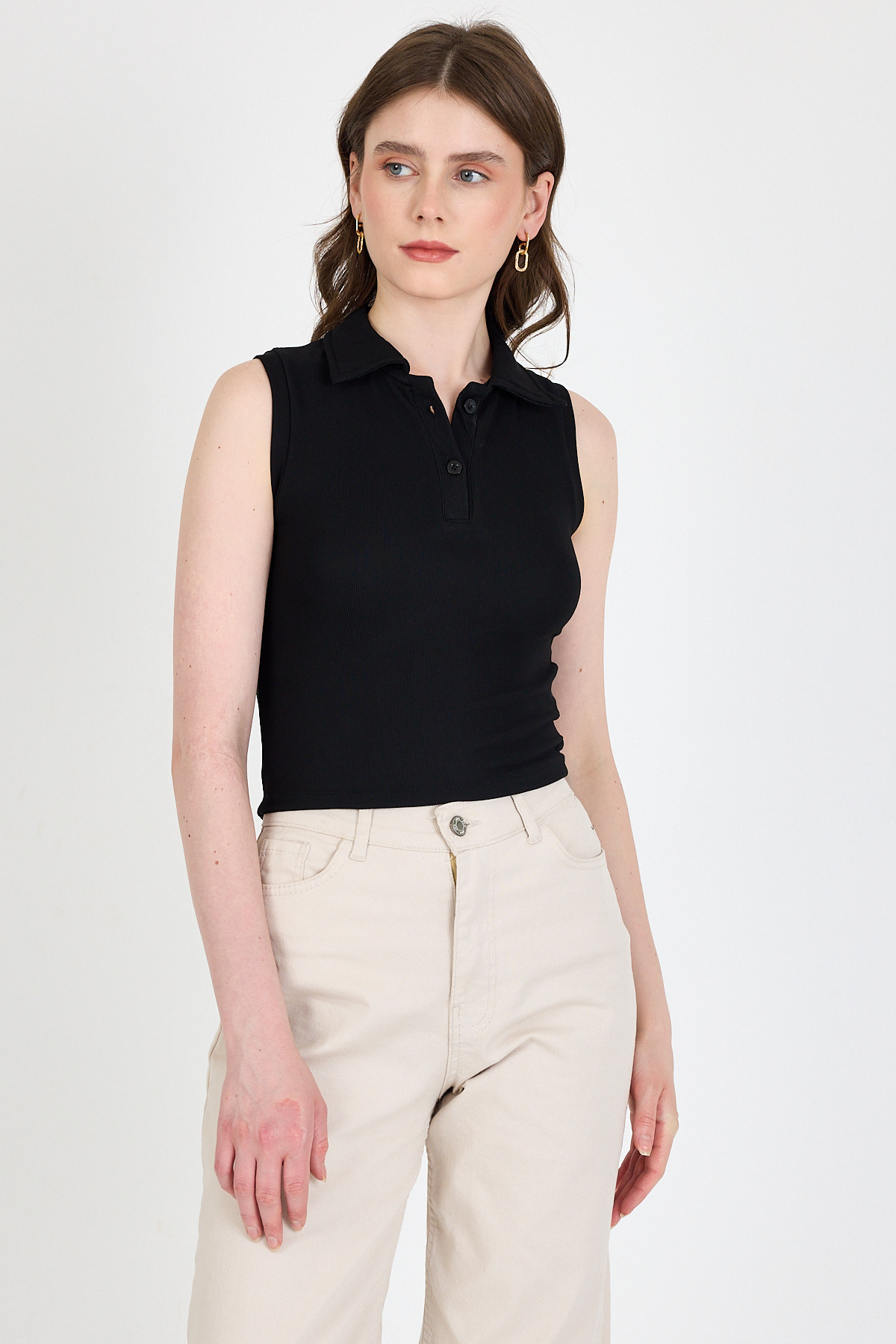 Siyah Düğmeli Polo Yaka Sıfır Kol Örme Bluz 2219 - RAYS