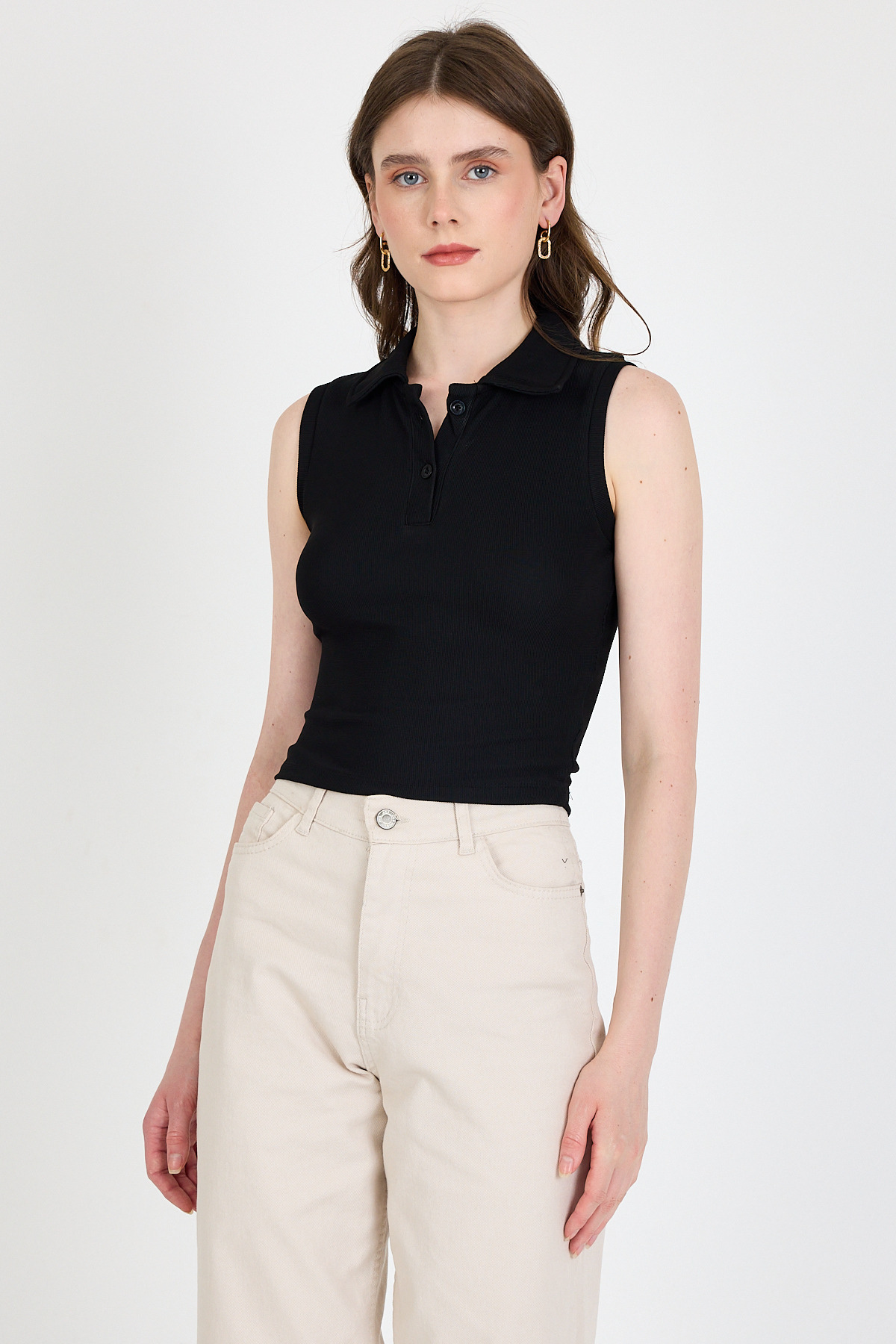 Siyah Düğmeli Polo Yaka Sıfır Kol Örme Bluz 2219 