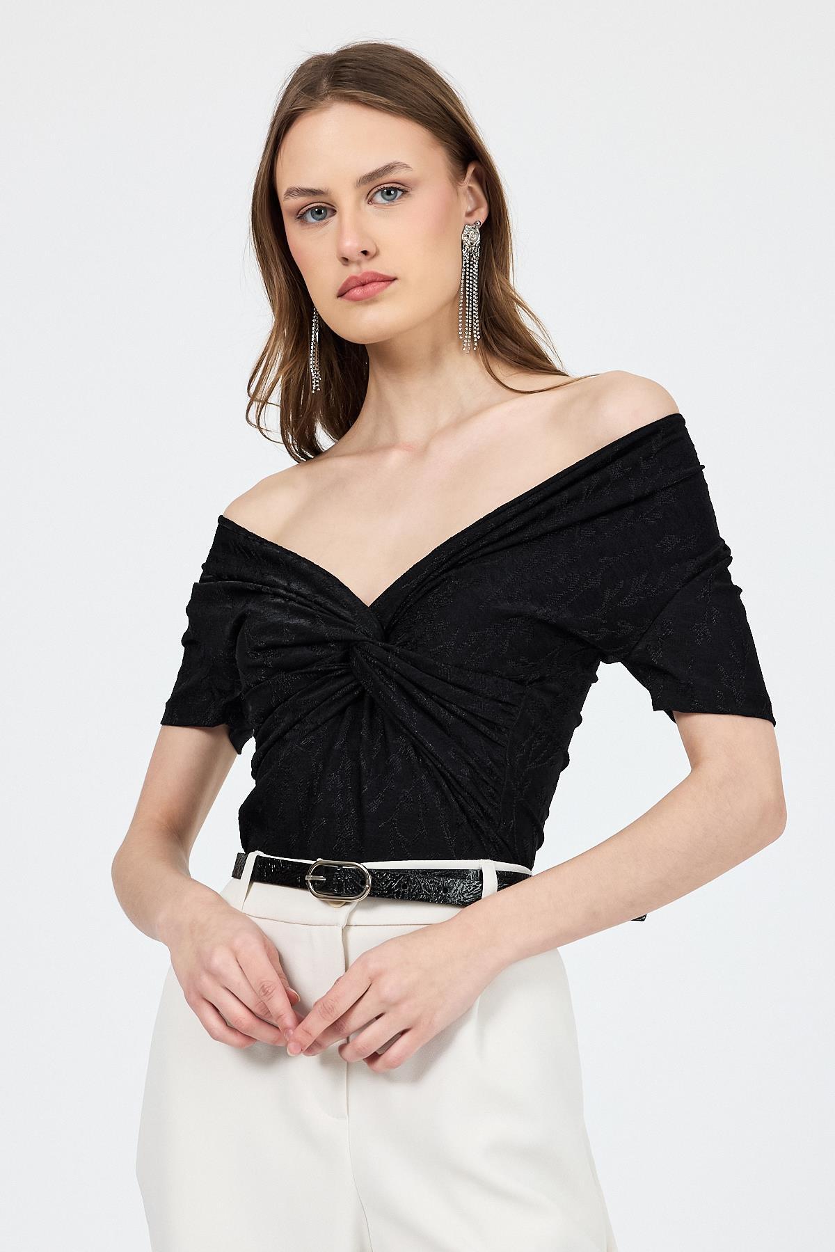 Siyah Düşük Omuz Büzgü Detaylı Bluz 13325 - RAYS