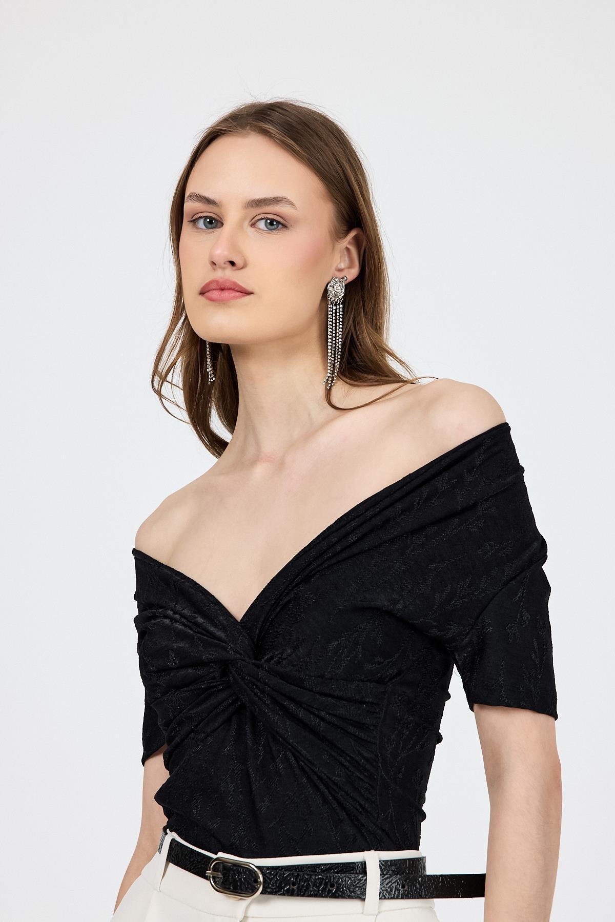 Siyah Düşük Omuz Büzgü Detaylı Bluz 13325 - 7
