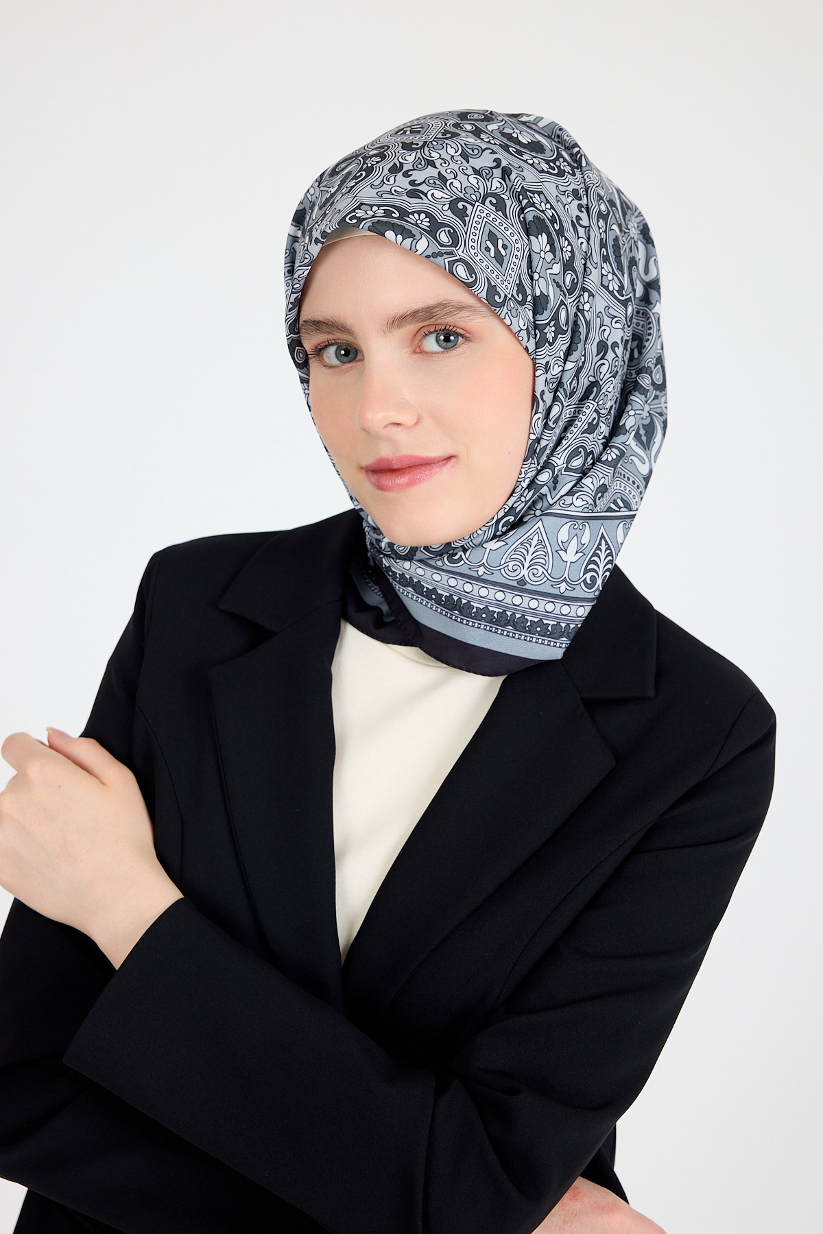 Siyah Etnik Desenli Eşarp 3013 - 1
