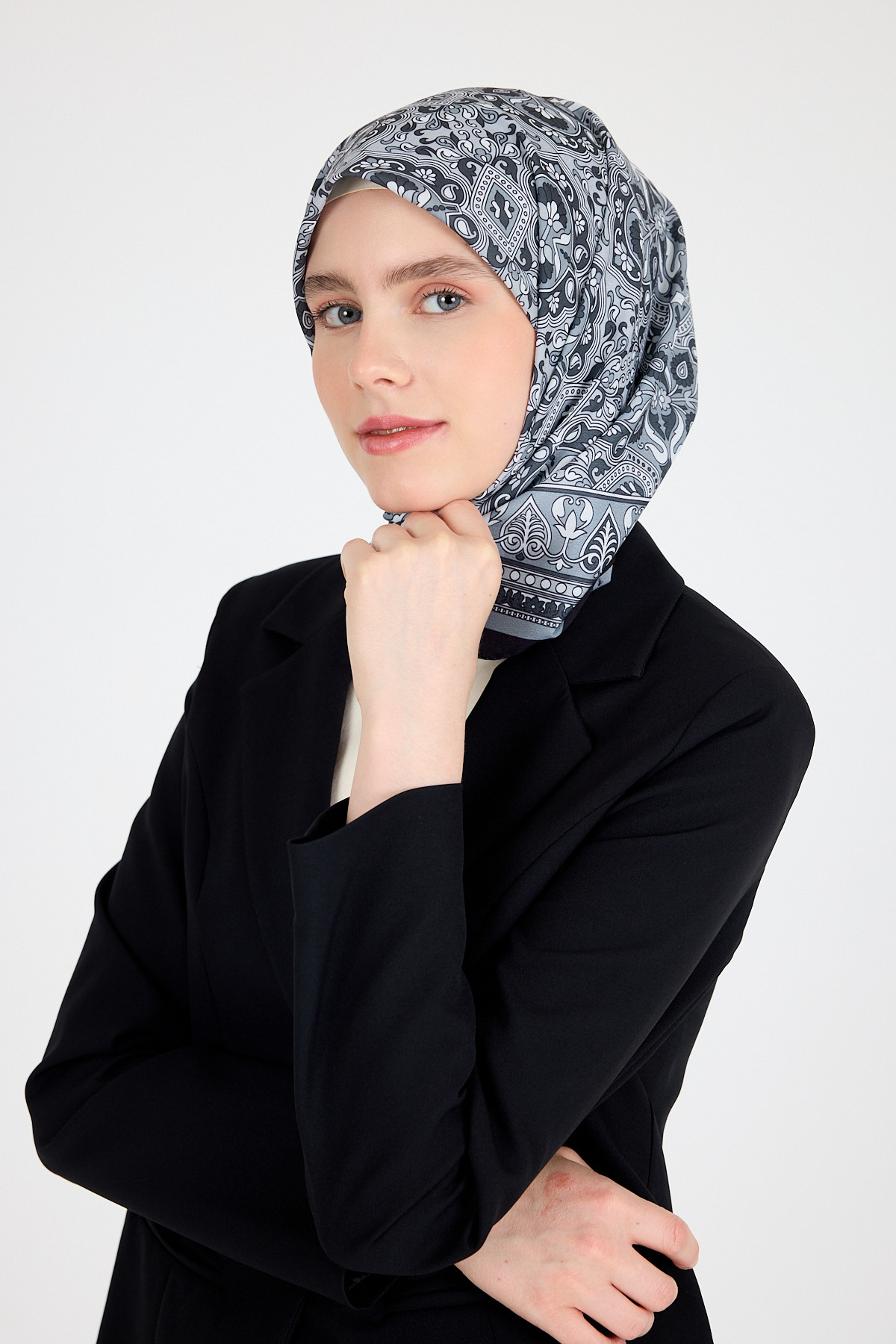 Siyah Etnik Desenli Eşarp 3013 - 2