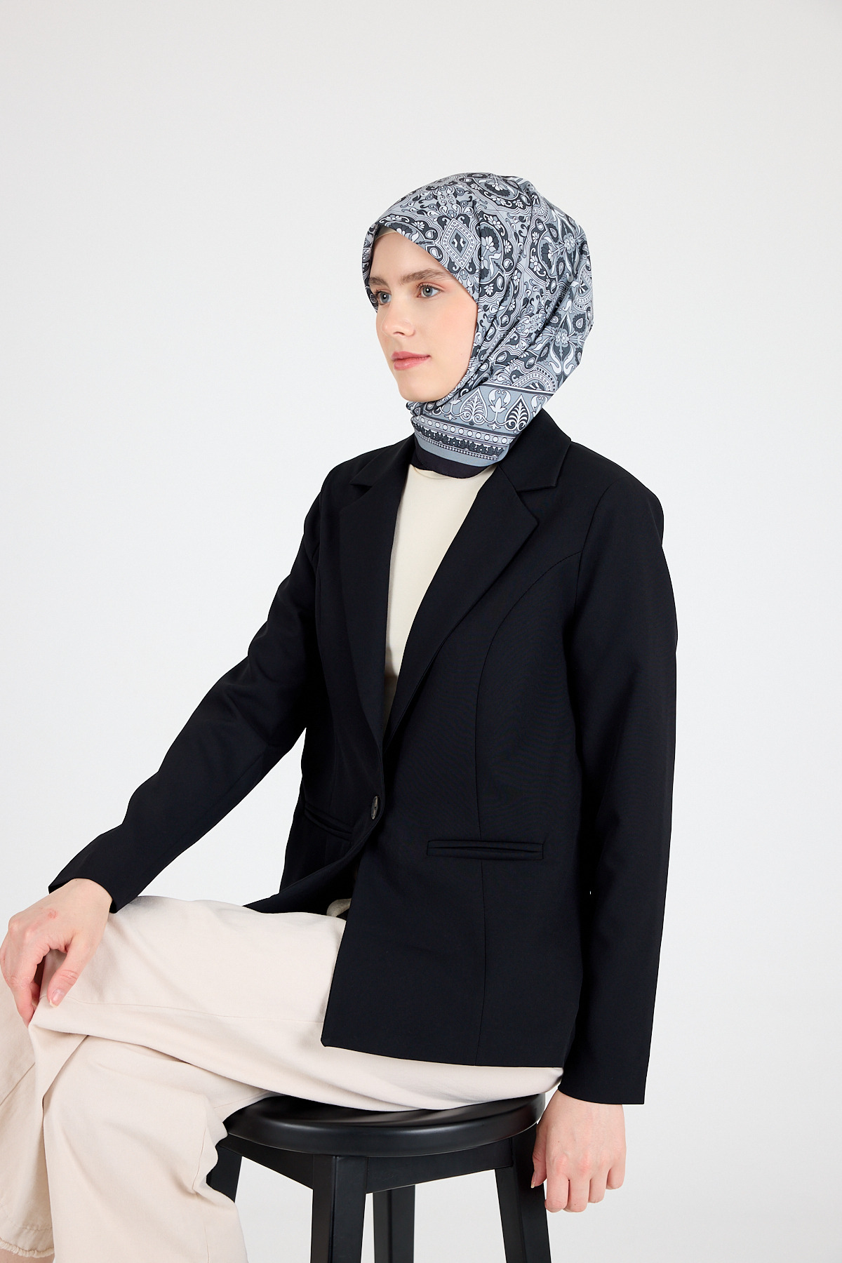 Siyah Etnik Desenli Eşarp 3013 - RAYS