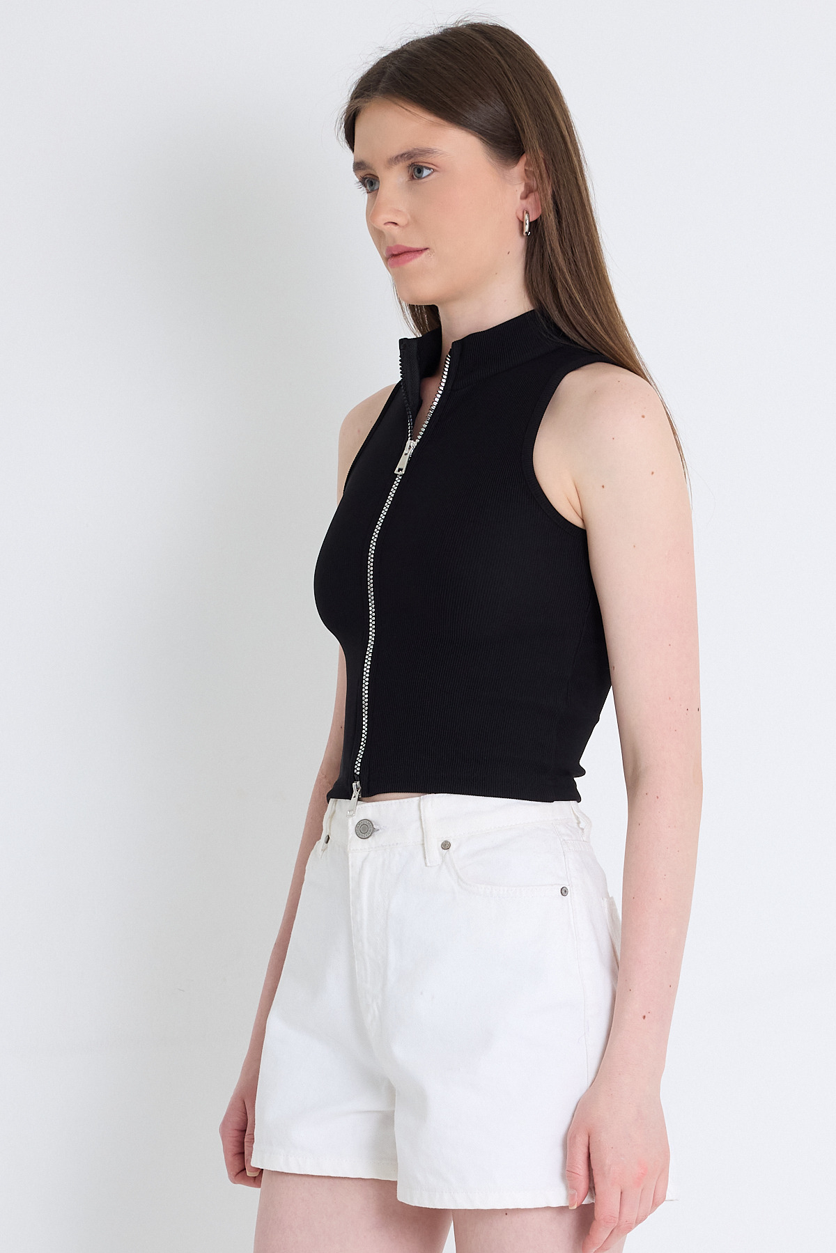 Siyah Fermuar Detaylı Kolsuz Crop Bluz 2226 - RAYS