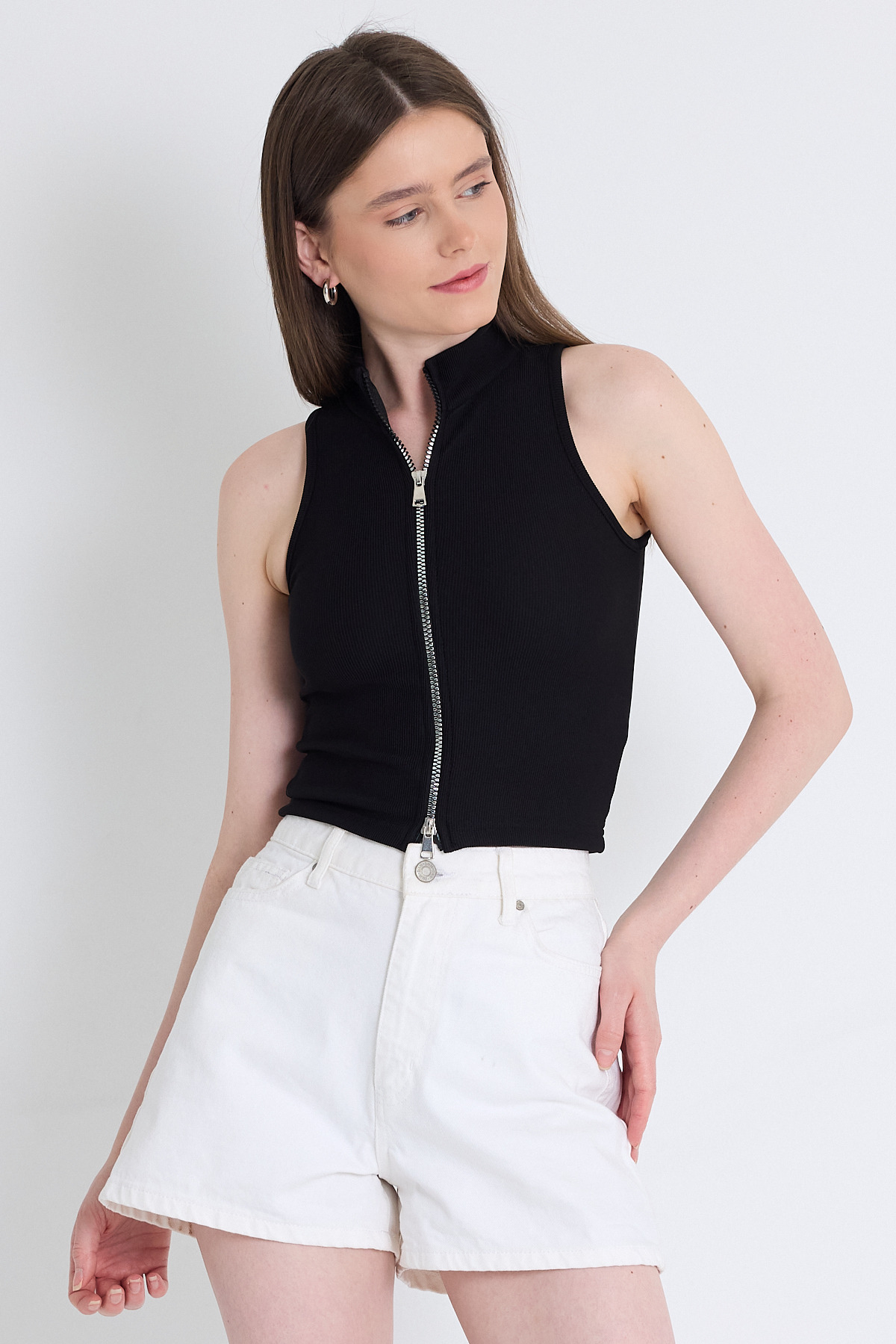 Siyah Fermuar Detaylı Kolsuz Crop Bluz 2226 - RAYS