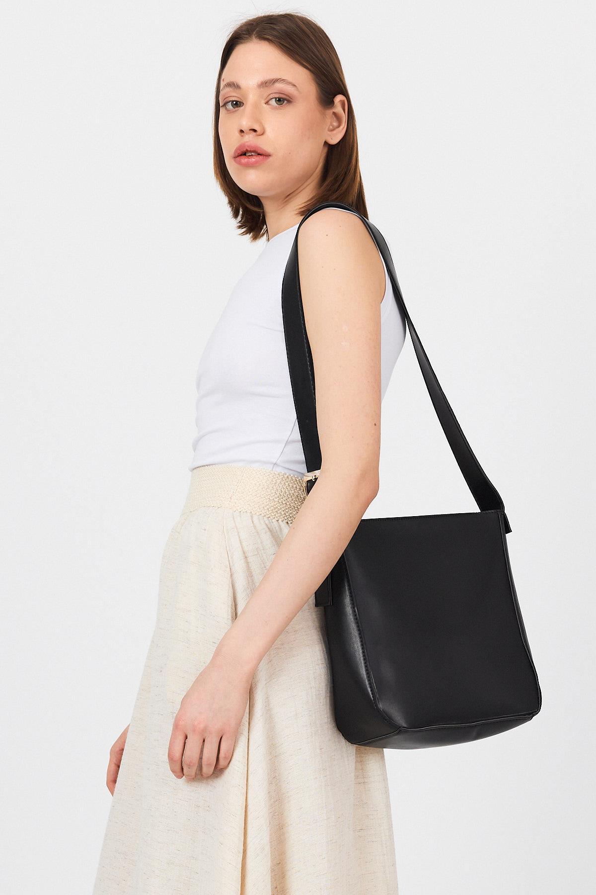 Siyah Fermuarlı Omuz Çantası 3026 - 8