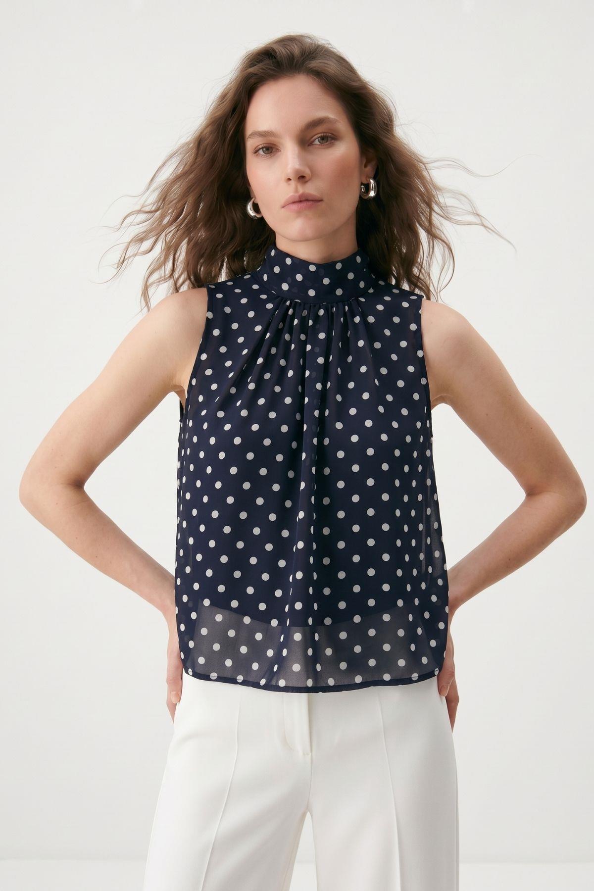 Siyah Halter Yaka Puantiyeli Şifon Bluz 2932 - 1