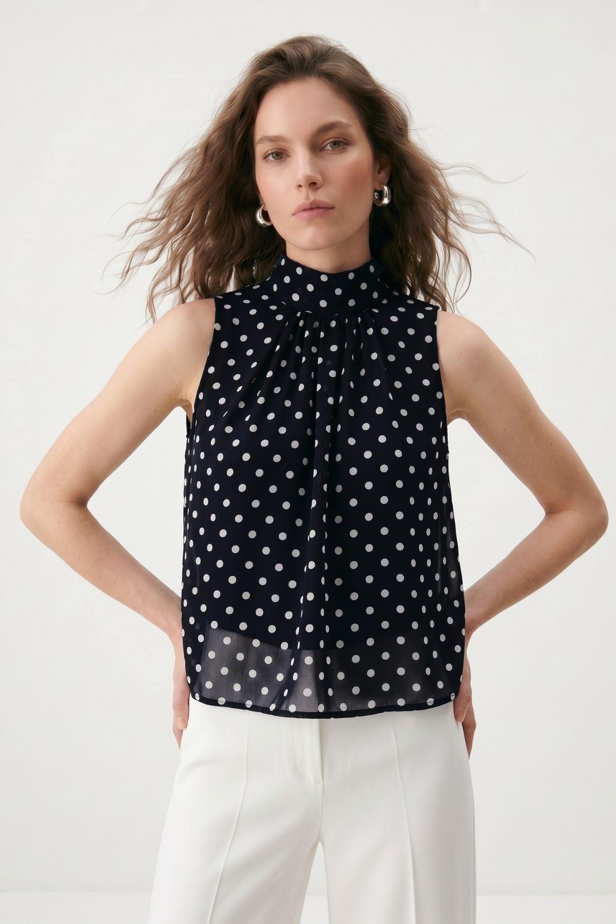 Siyah Halter Yaka Puantiyeli Şifon Bluz 2932 - 1