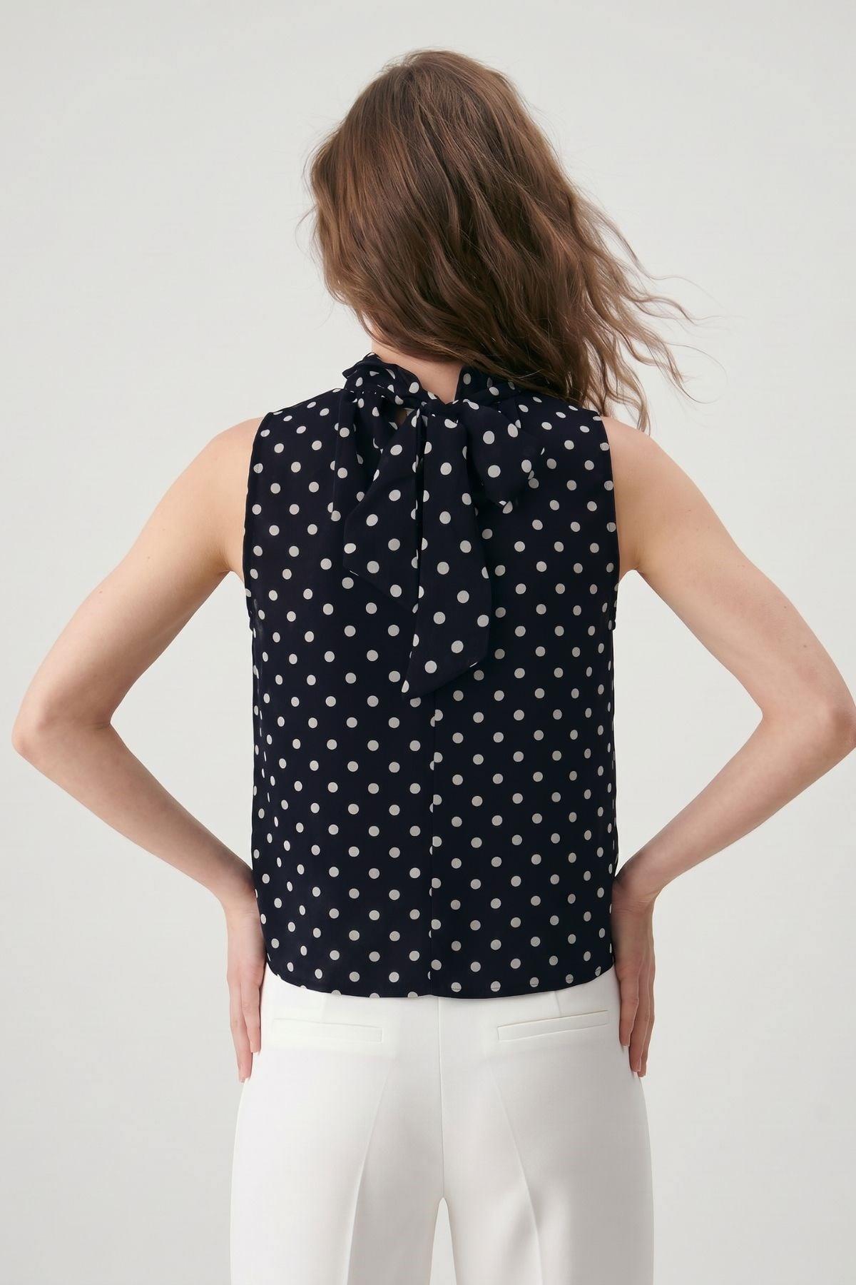 Siyah Halter Yaka Puantiyeli Şifon Bluz 2932 - RAYS