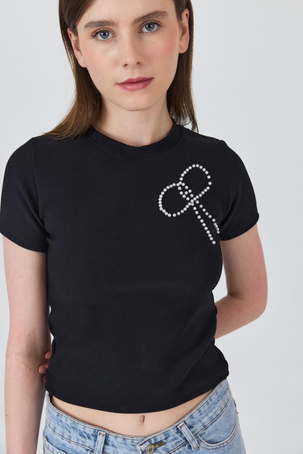 Siyah İnci Kurdele İşlemeli Crop Slim Fit Tişört 2229 - RAYS