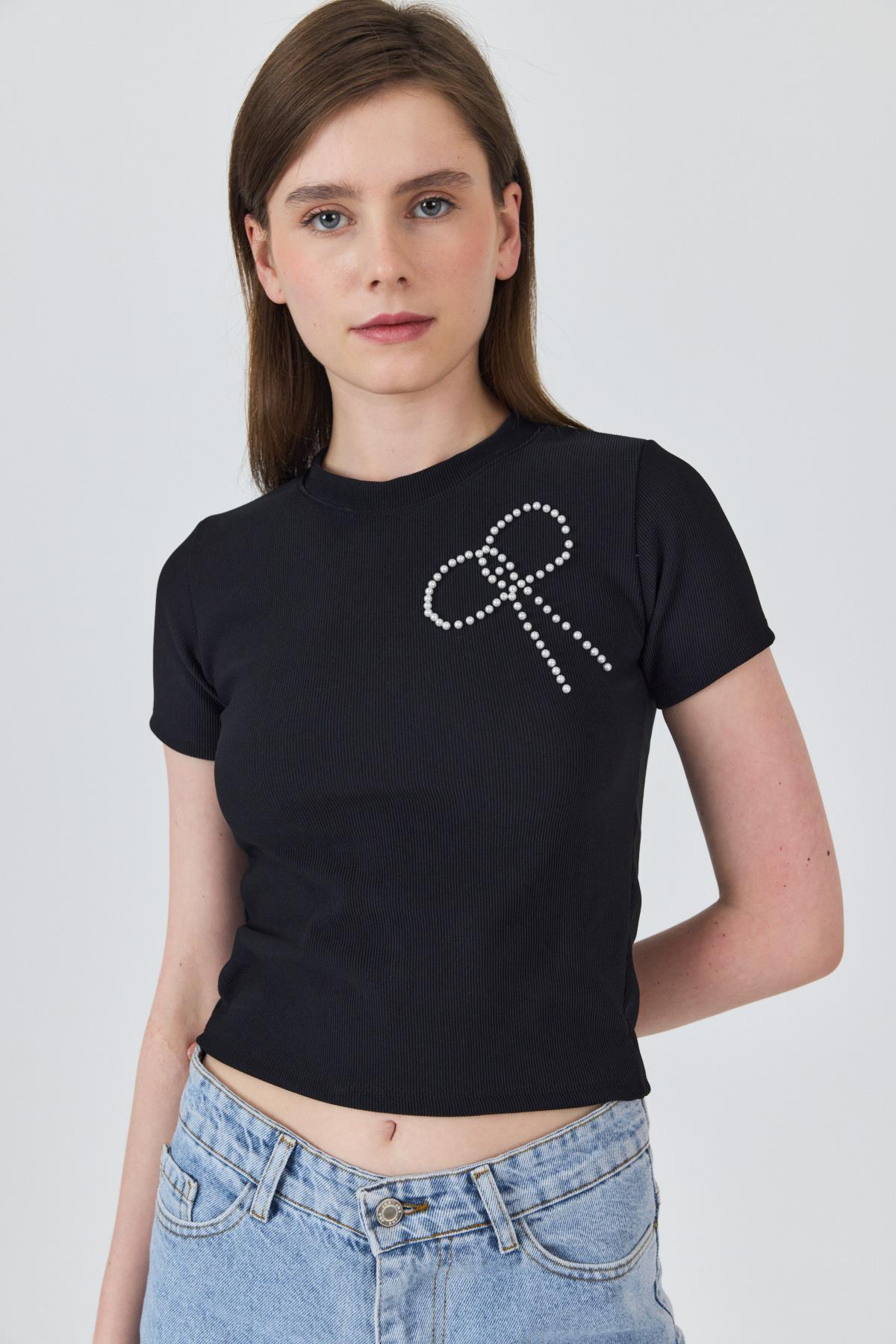 Siyah İnci Kurdele İşlemeli Crop Slim Fit Tişört 2229 - 1
