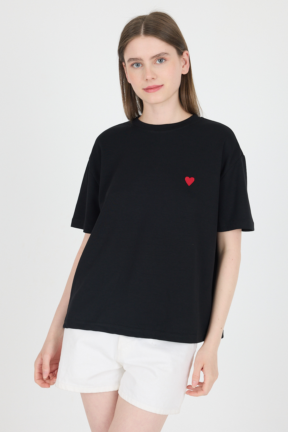 Siyah Kalp Nakışlı Premium Kumaş Tişört 6218 