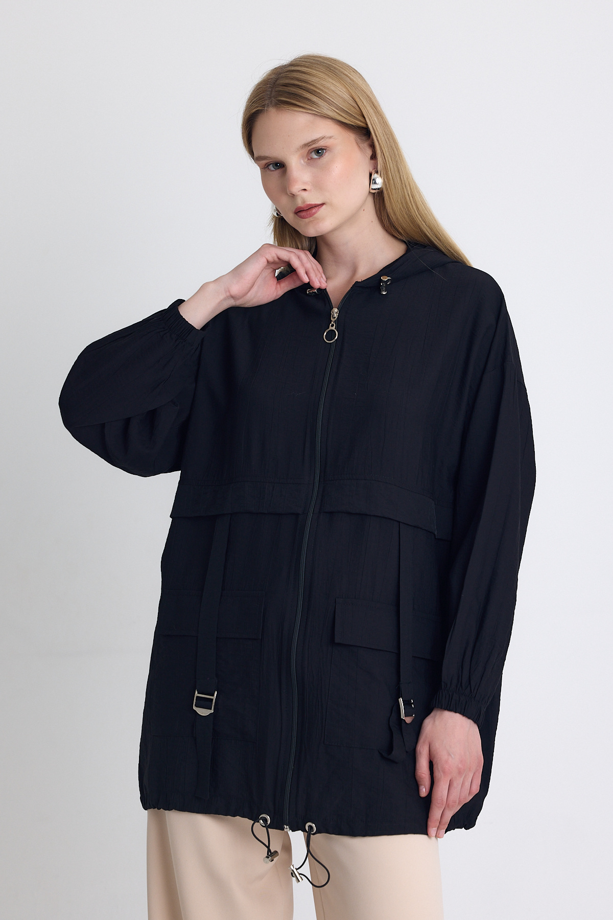 Siyah Kapüşonlu Cepli Fermuarlı Kap 4572A - 1