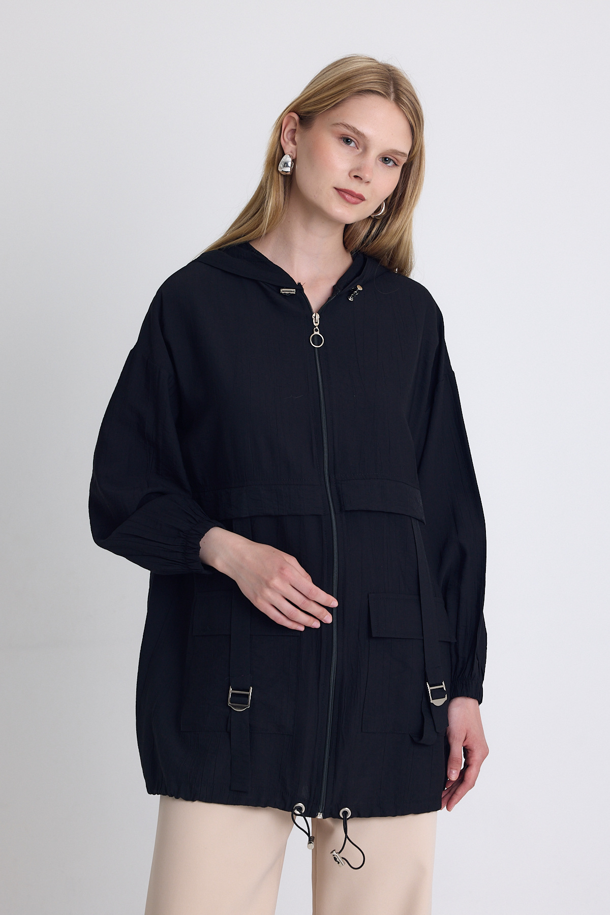 Siyah Kapüşonlu Cepli Fermuarlı Kap 4572A - RAYS (1)