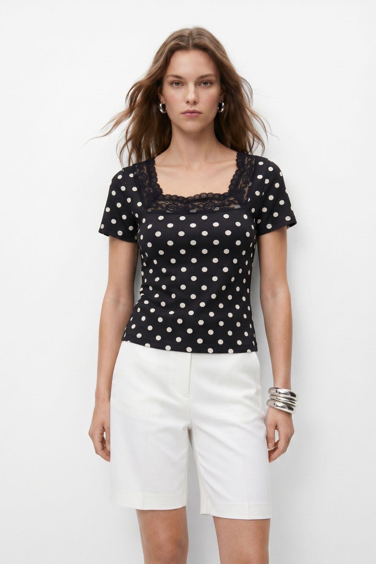 Siyah Kare Yaka Dantel Detaylı Puantiyeli Crop Bluz 089 - RAYS (1)