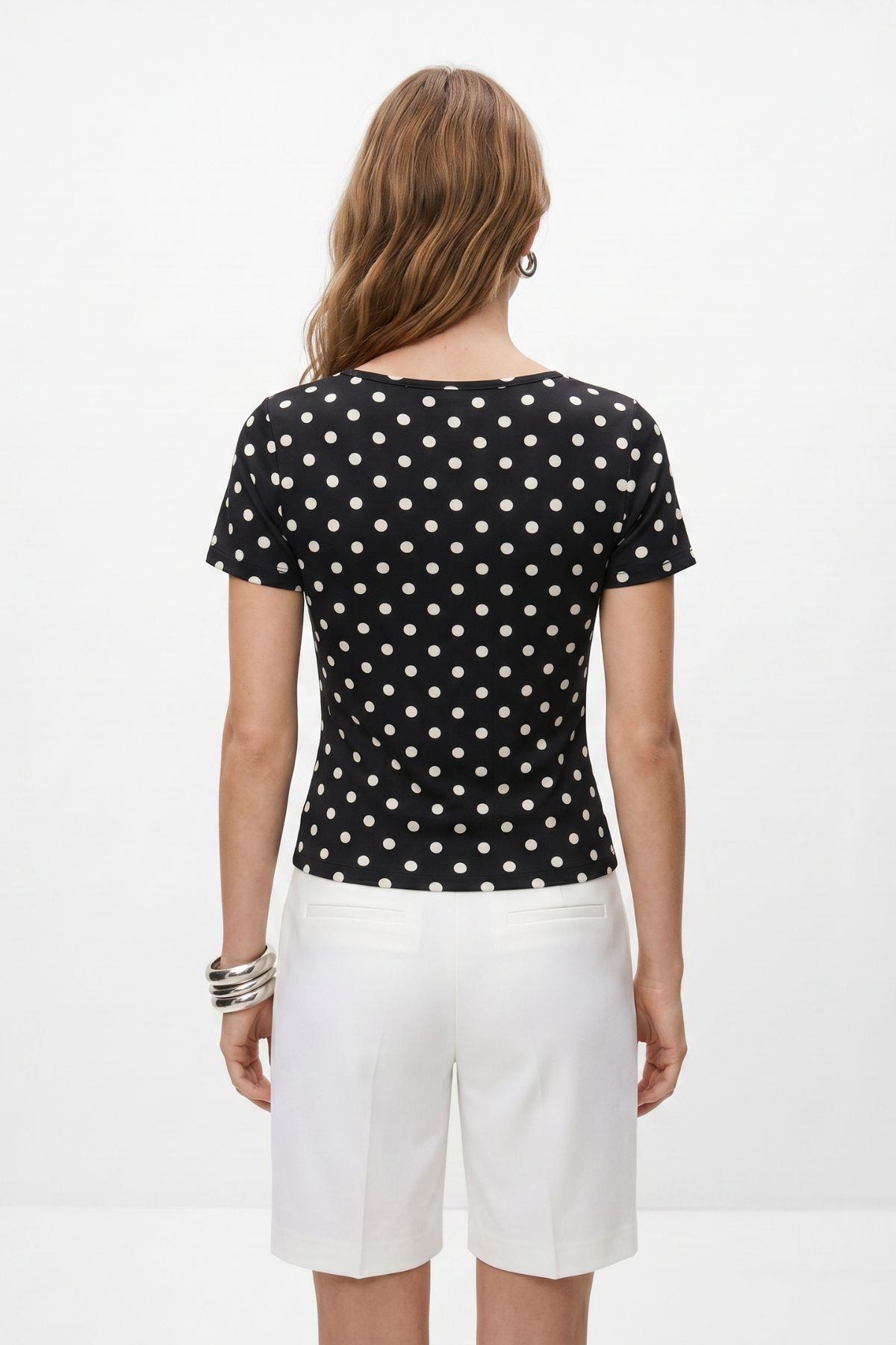 Siyah Kare Yaka Dantel Detaylı Puantiyeli Crop Bluz 089 - 3
