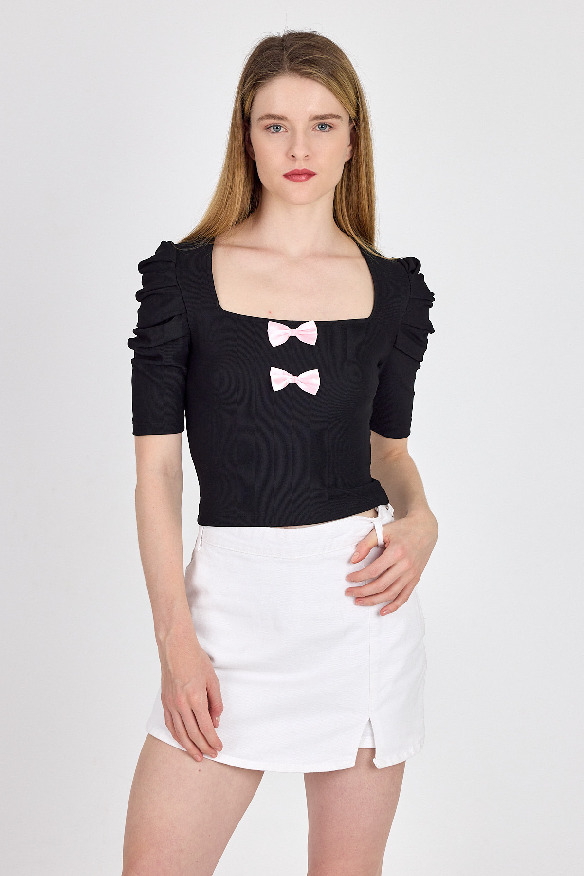 Siyah Kare Yaka Fiyonk DetaylI Crop Bluz 1349 