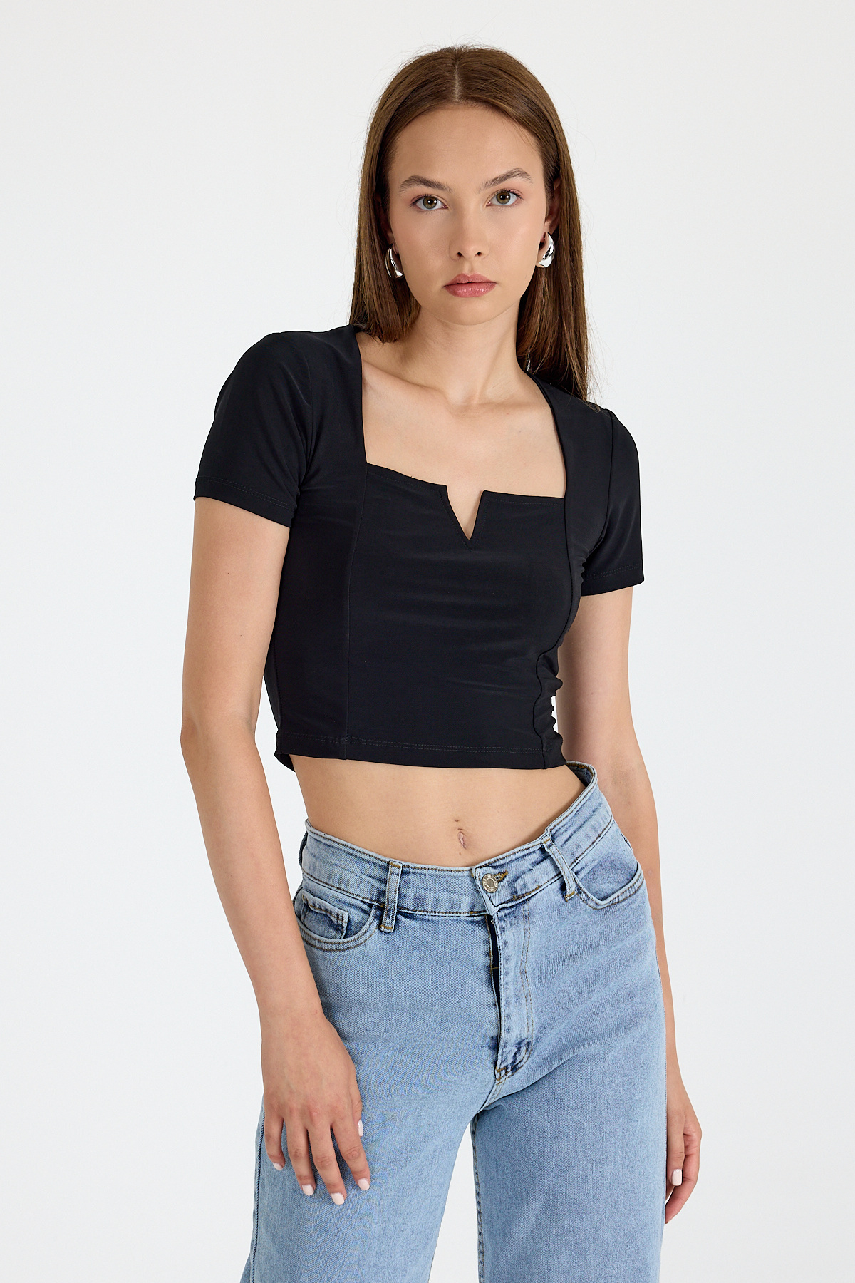 Siyah Kare Yaka V Kesim Detaylı Crop Bluz 10432 