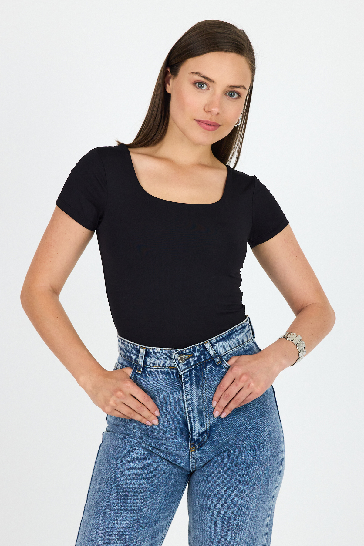 Siyah Kare Yaka Vücuda Oturan Çıtçıtlı Body 9197M - RAYS