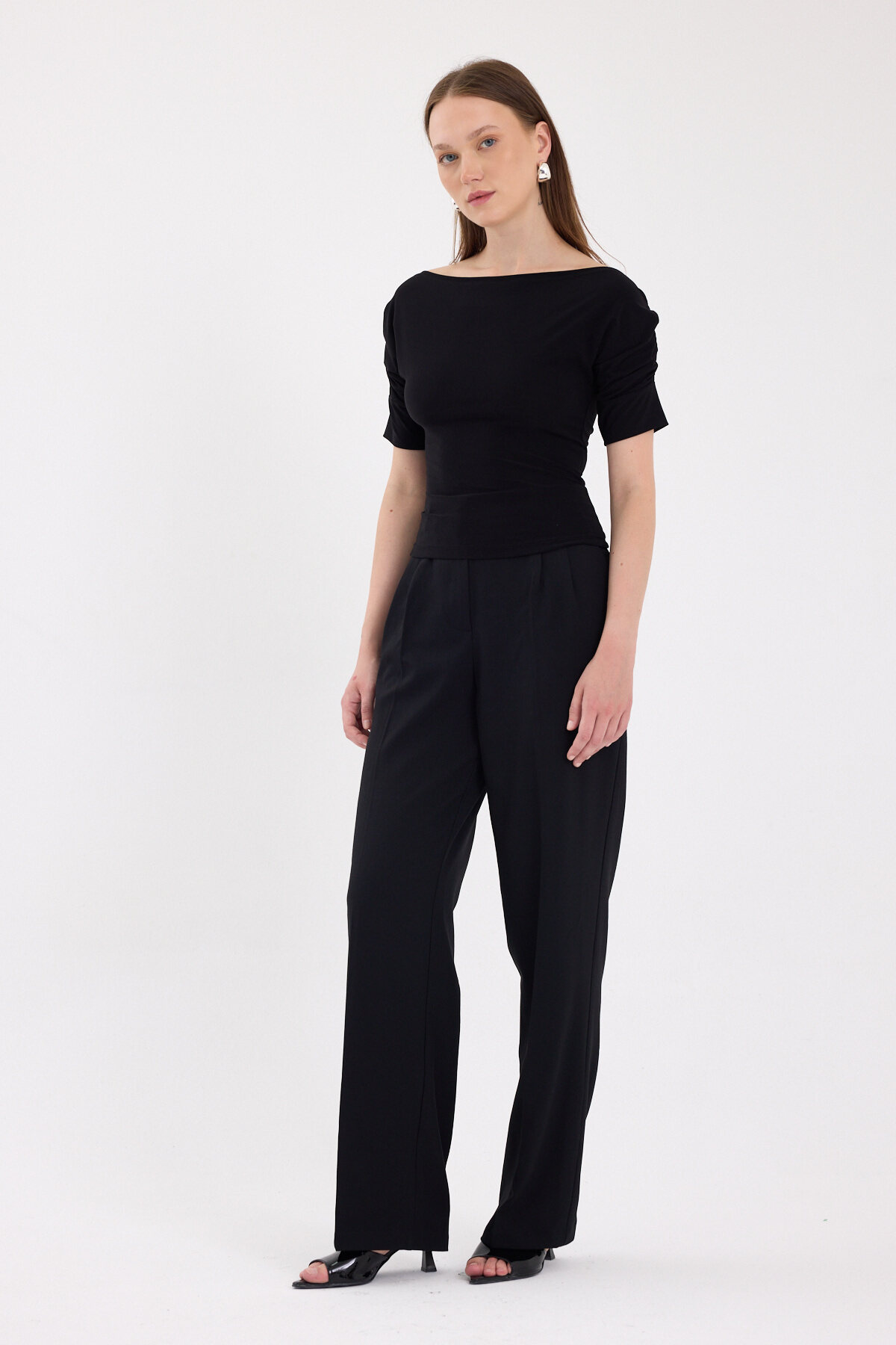 Siyah Kayık Yaka Kol Büzgülü Bluz 2515 - RAYS